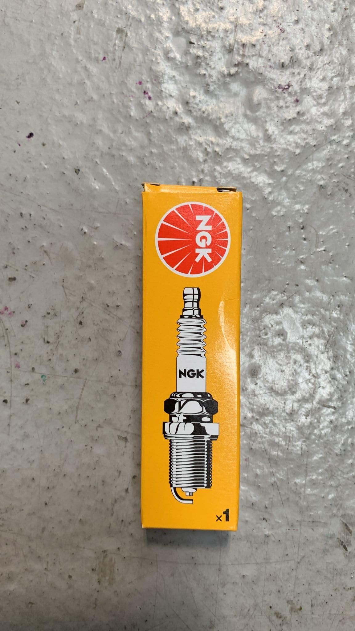 NGK BPR6ES 7822 Spark Plug (4-Pack) - Compatible with BMW 325i, Honda Accord Civic, Ford Capri Granada & More - 14mm Thread, 19mm Length, 0.9mm Gap - Perfect for Engine Tune-Ups & Performance Upgrades