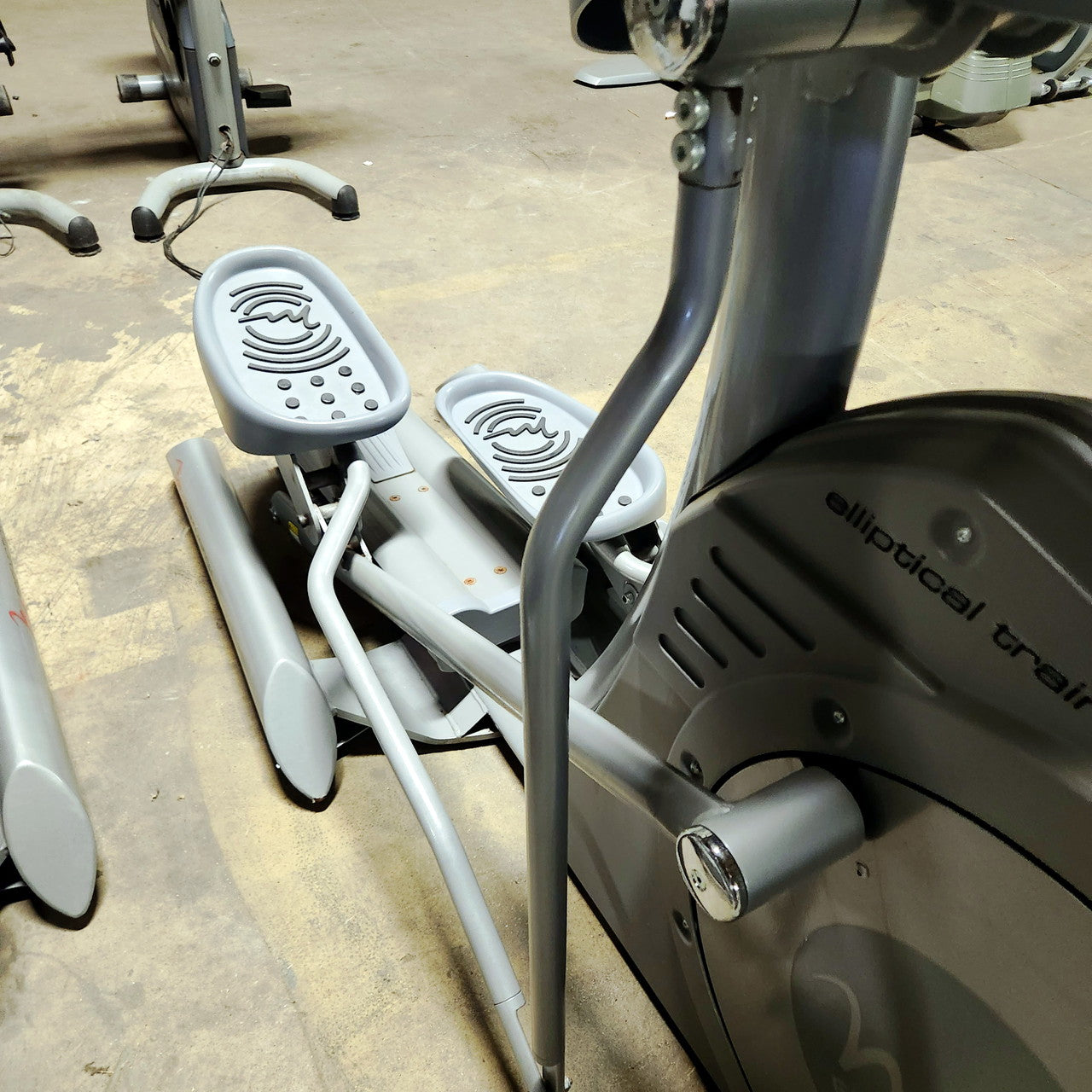 Freemotion Commercial Grade Elliptical Machine with LCD Screen - Perfect for Home Gyms & Fitness Centers