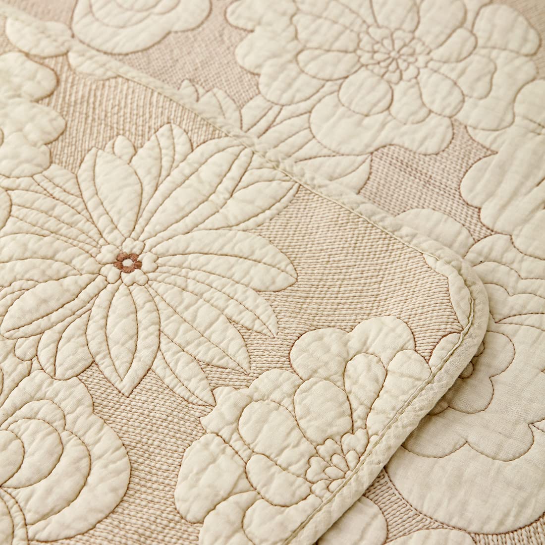 VCTOPS 3-Piece Bohemian Floral Embroidered Quilted Bedspread Set - Queen Size Farmhouse Style Beige Coverlet for Bedroom Decor, Perfect for Country Chic & Cozy Home Aesthetics
