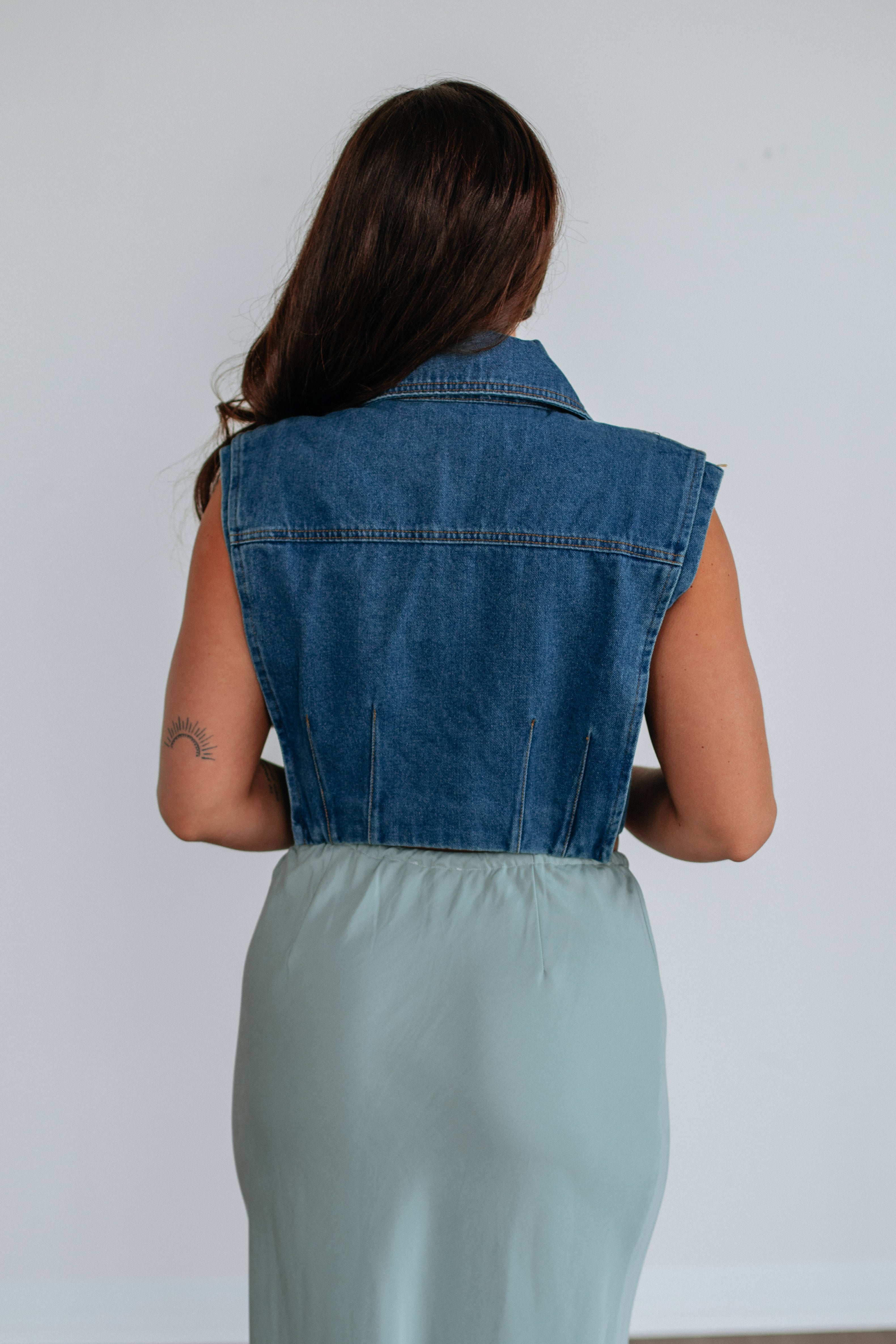 Stylish Women's Denim Vest Jacket - Trendy Casual Wear for Spring & Summer Outfits | Perfect for Layering, Street Style & Outdoor Adventures