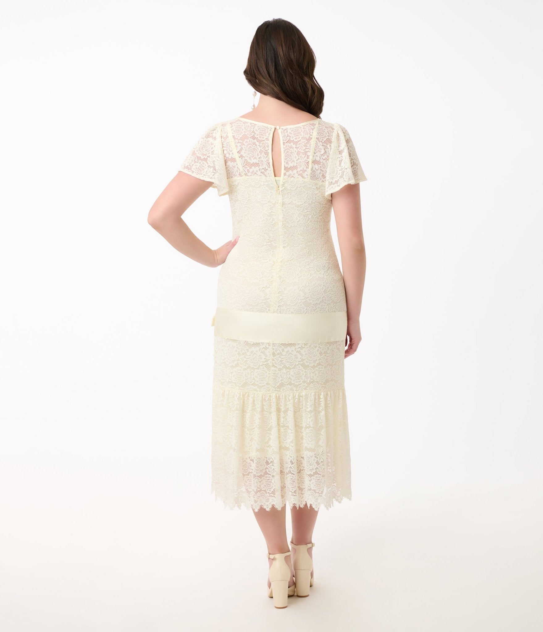 Vintage 1920s Ivory Lace Flapper Dress with Bow - Elegant Gatsby Party Costume for Roaring 20s Theme Events, Halloween & Vintage Weddings