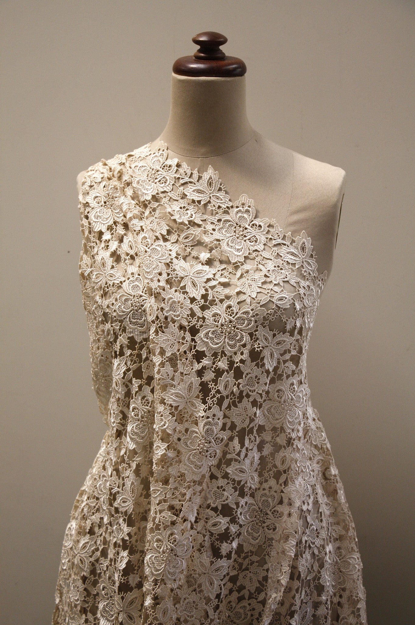 Champagne Giselle Guipure Lace - Elegant Bridal Lace Fabric for Wedding Dresses, Evening Gowns & Special Occasion Apparel