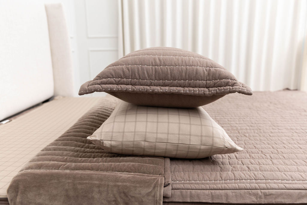 Luxury Spencer Pillowcase - 100% Silk Pillow Cover for Hair & Skin Care - Perfect for Home, Bedroom & Travel