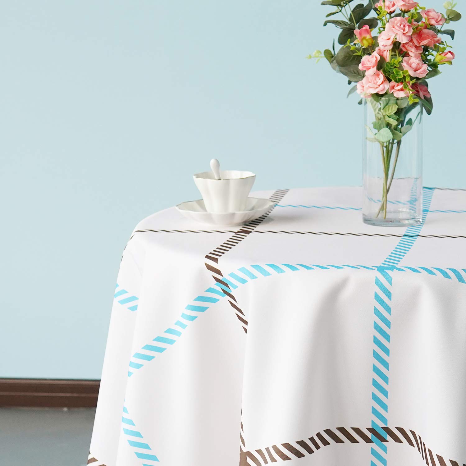 Premium Polyester Tablecloth - Easy Wash & Wipe - 70