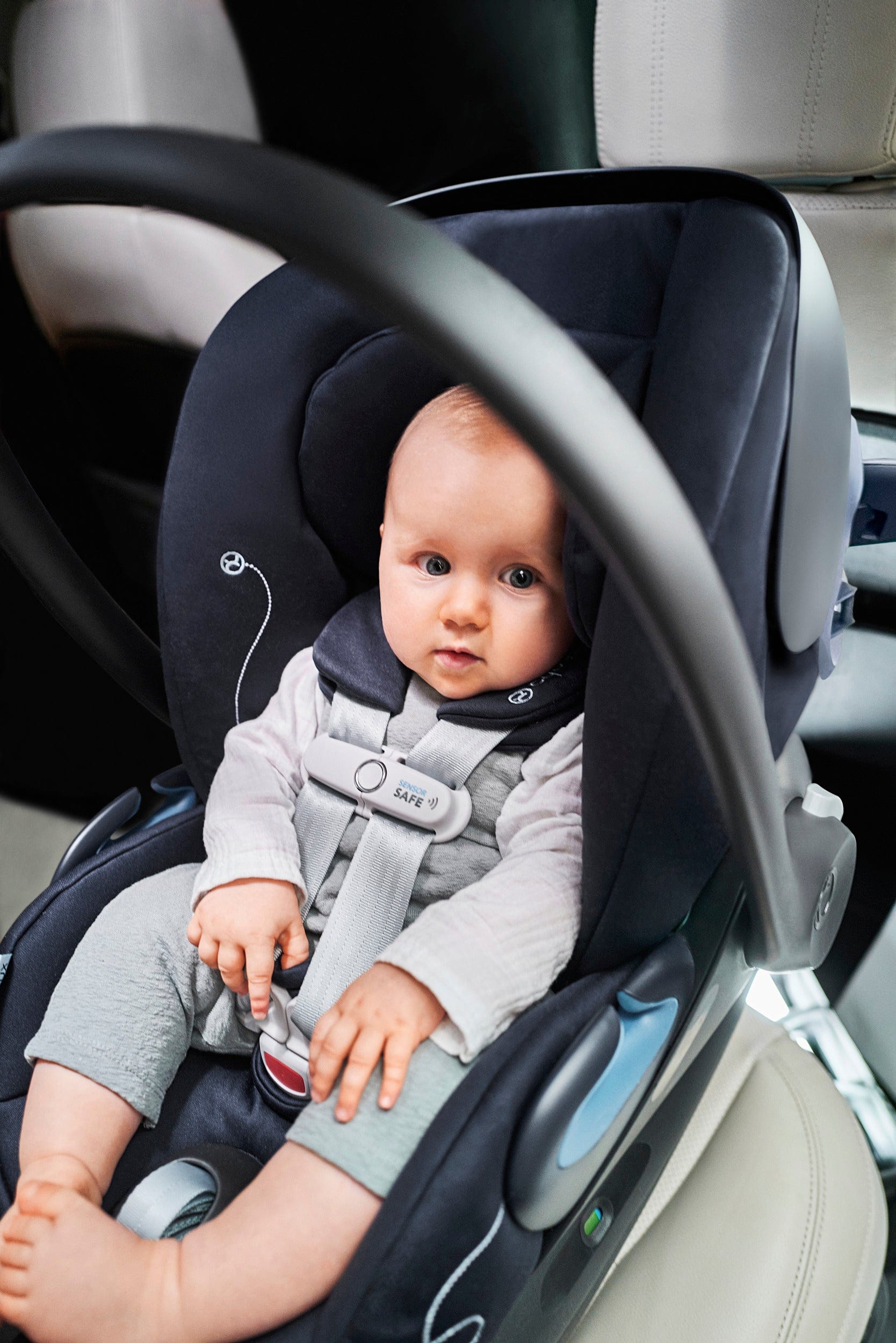 Cybex Cloud G Lux Comfort Extend Infant Car Seat - Premium Safety & Comfort for Newborns - Perfect for Travel, Shopping & Family Outings