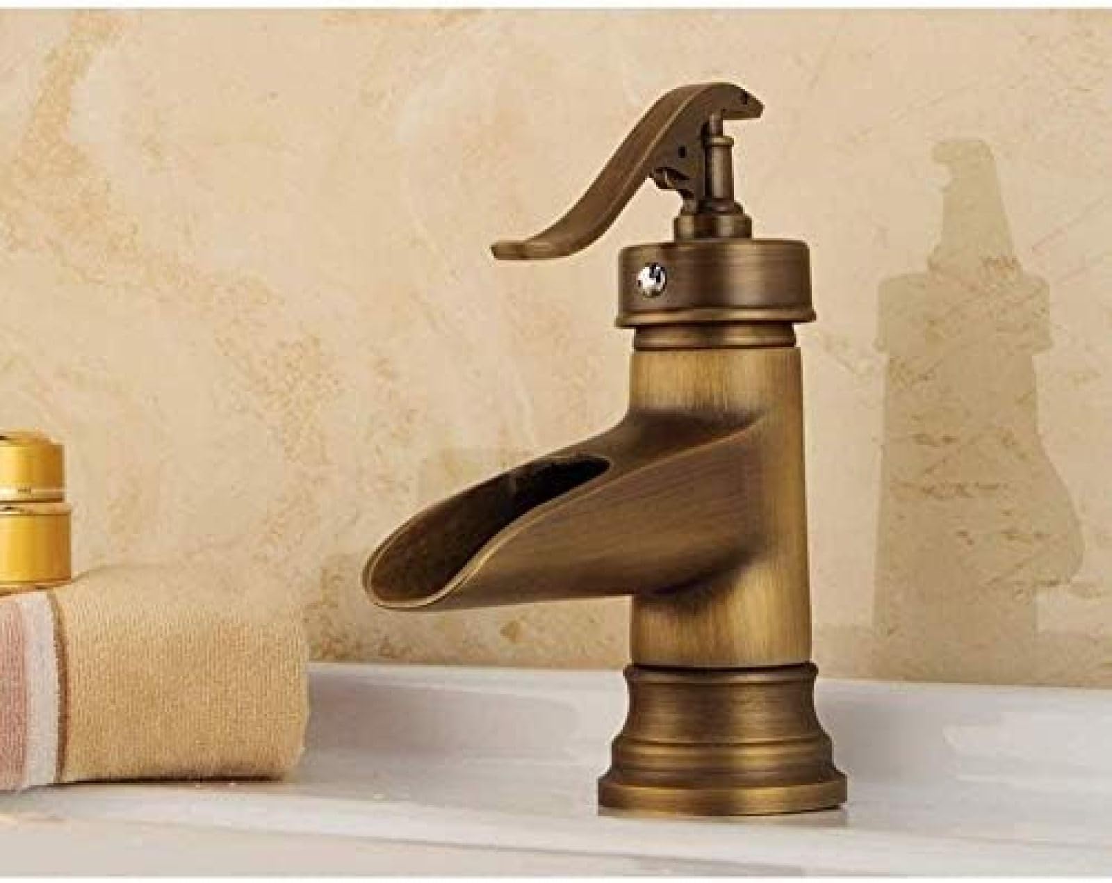 CRJUS Antique Brass Single Handle Kitchen Faucet - Vintage Style Mixer Tap for Sink Basin, Bathroom & Kitchen Use (Perfect for Farmhouse, Rustic & Traditional Decor)