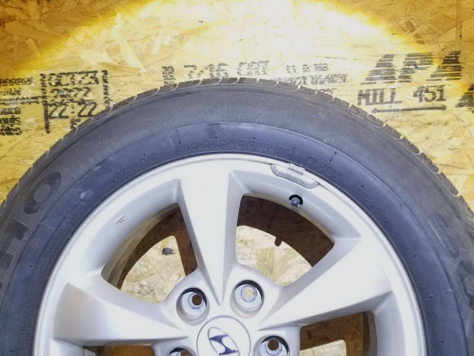 2006-2011 Hyundai Azera 16 Inch Alloy Wheel Rim with 225/60 R16 OEM Tire - Perfect for Replacement & Car Upgrades | Fits Sedan Models