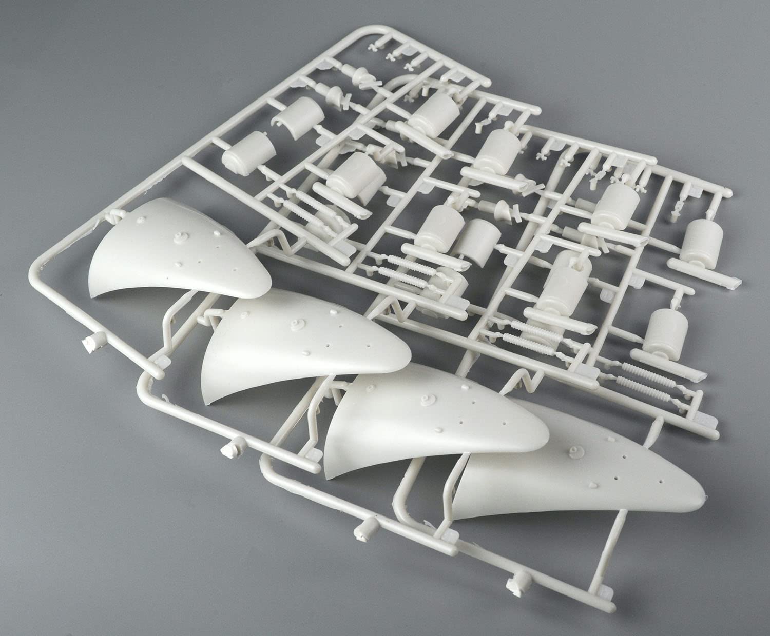 2001: A Space Odyssey Aries-1B Lunar Carrier 1/48 Scale Model Kit - Premium Collectible Spacecraft Replica for Sci-Fi Fans & Model Builders - Perfect for Display, Gifts, and Space-Themed Collections