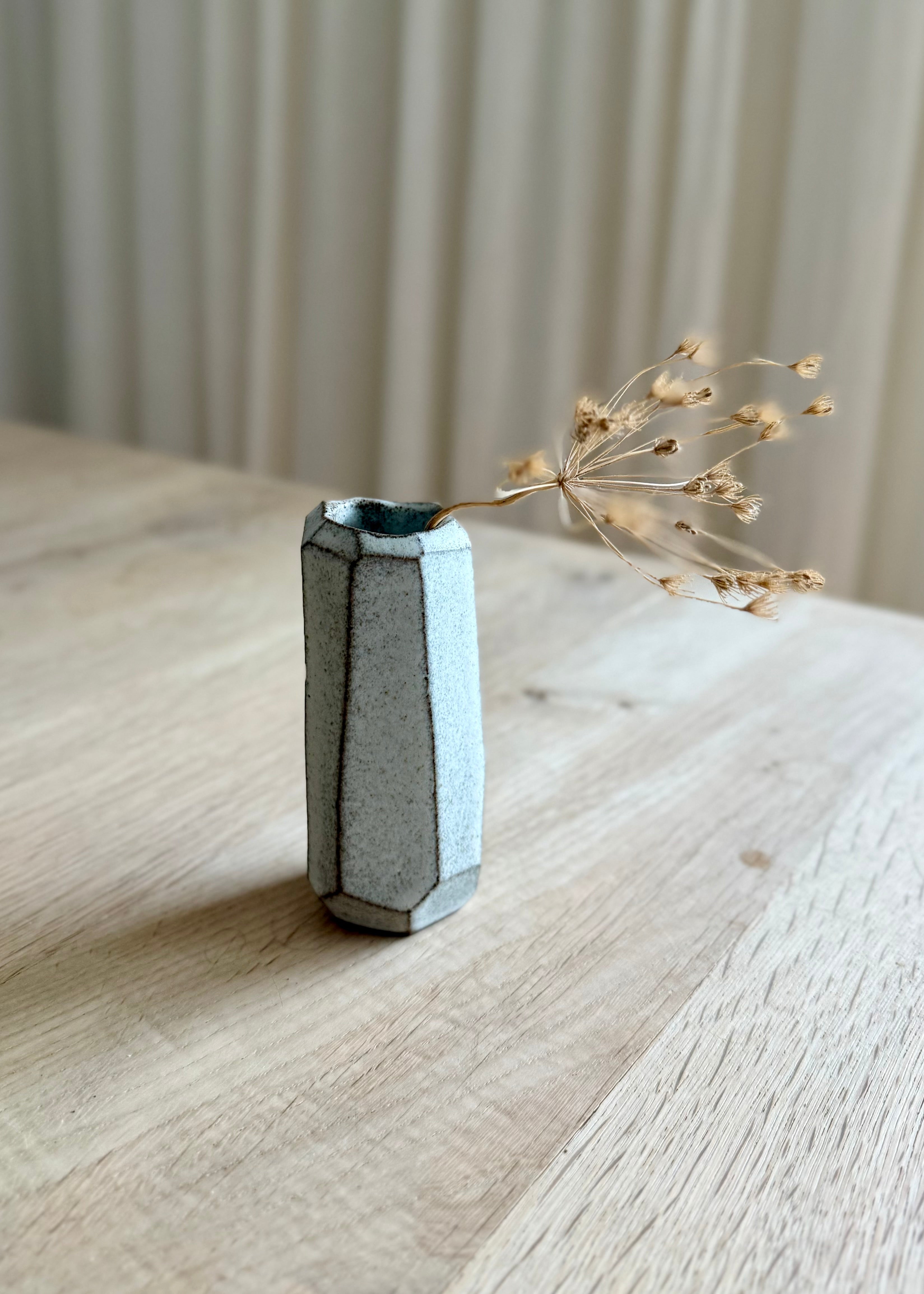 KLAY Copenhagen Kurinuki Mini Vase - Handmade Ceramic Vase for Small Flowers, Succulents & Home Decor | Perfect for Table Centerpieces, Wedding Decor & Gift Ideas