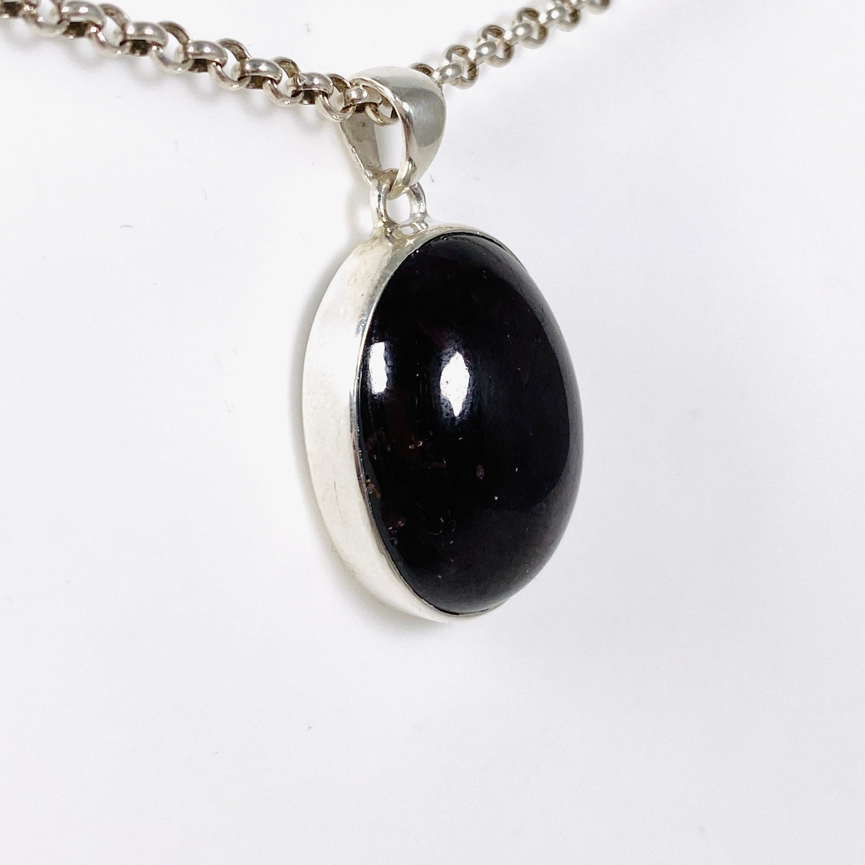 Garnet Oval Pendant Necklace KPGJ4131 - Elegant Birthstone Jewelry for Women, Perfect for Valentine's Day Gifts & Anniversary Presents
