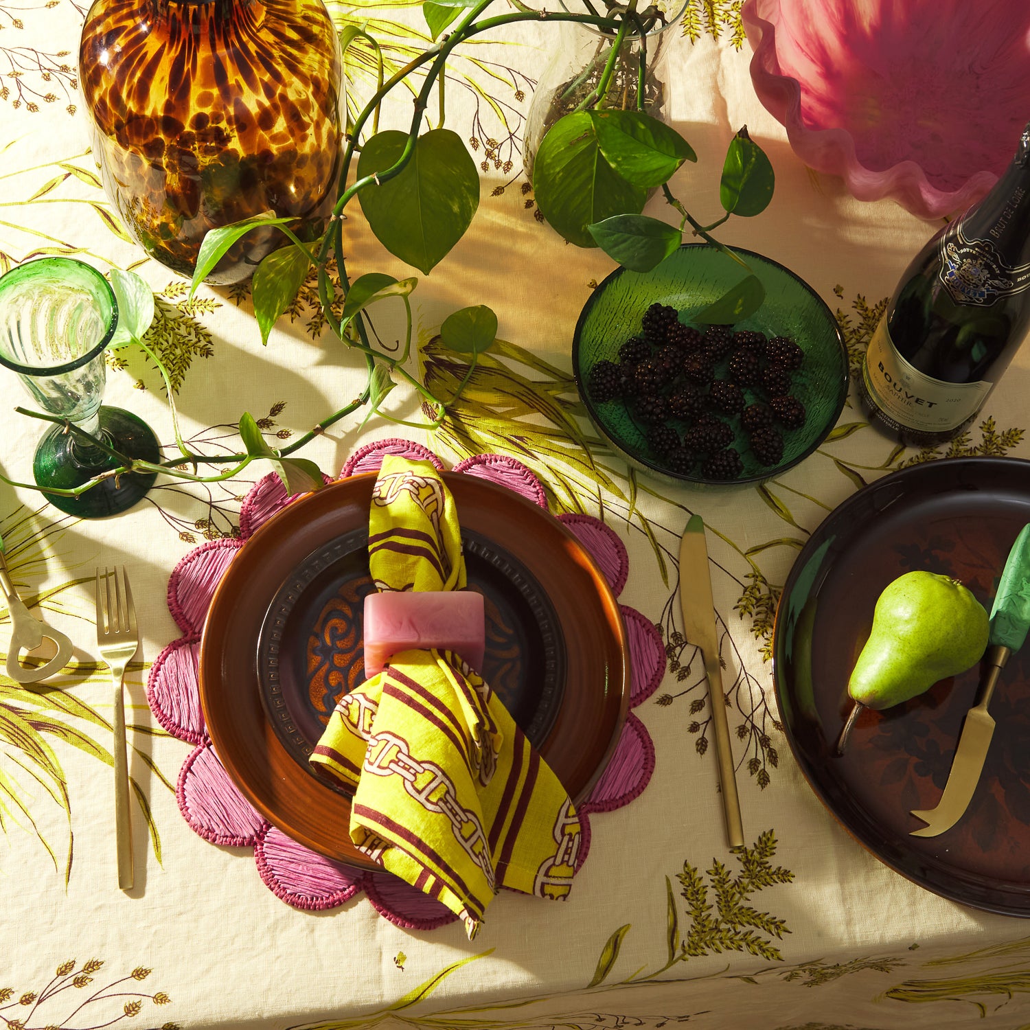 Elegant Jara Napkin Ring in Fuchsia - Perfect for Wedding, Party, and Holiday Table Decor
