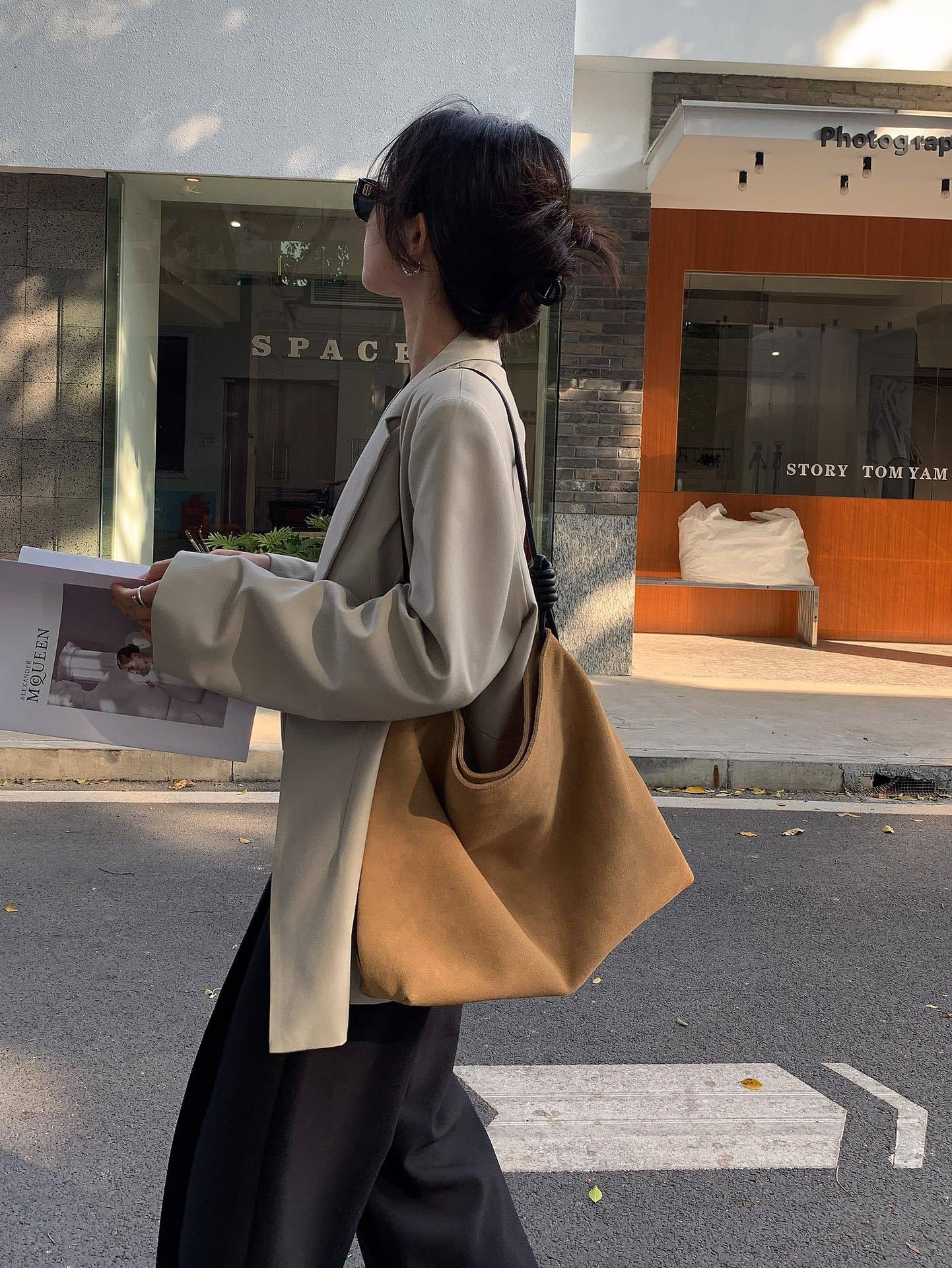 Stylish Women's Tote Bag - Fashionable Large Shoulder Bag for Work, Travel & Shopping - Durable & Spacious Designer Handbag for Everyday Use
