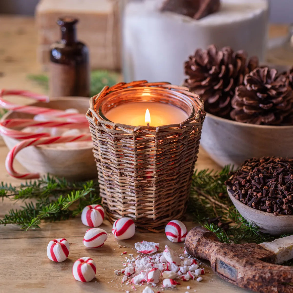 Crushed Candy Cane French Willow Scented Candle - Holiday Home Decor, Christmas Gift, Aromatherapy Relaxation for Bedroom & Living Room