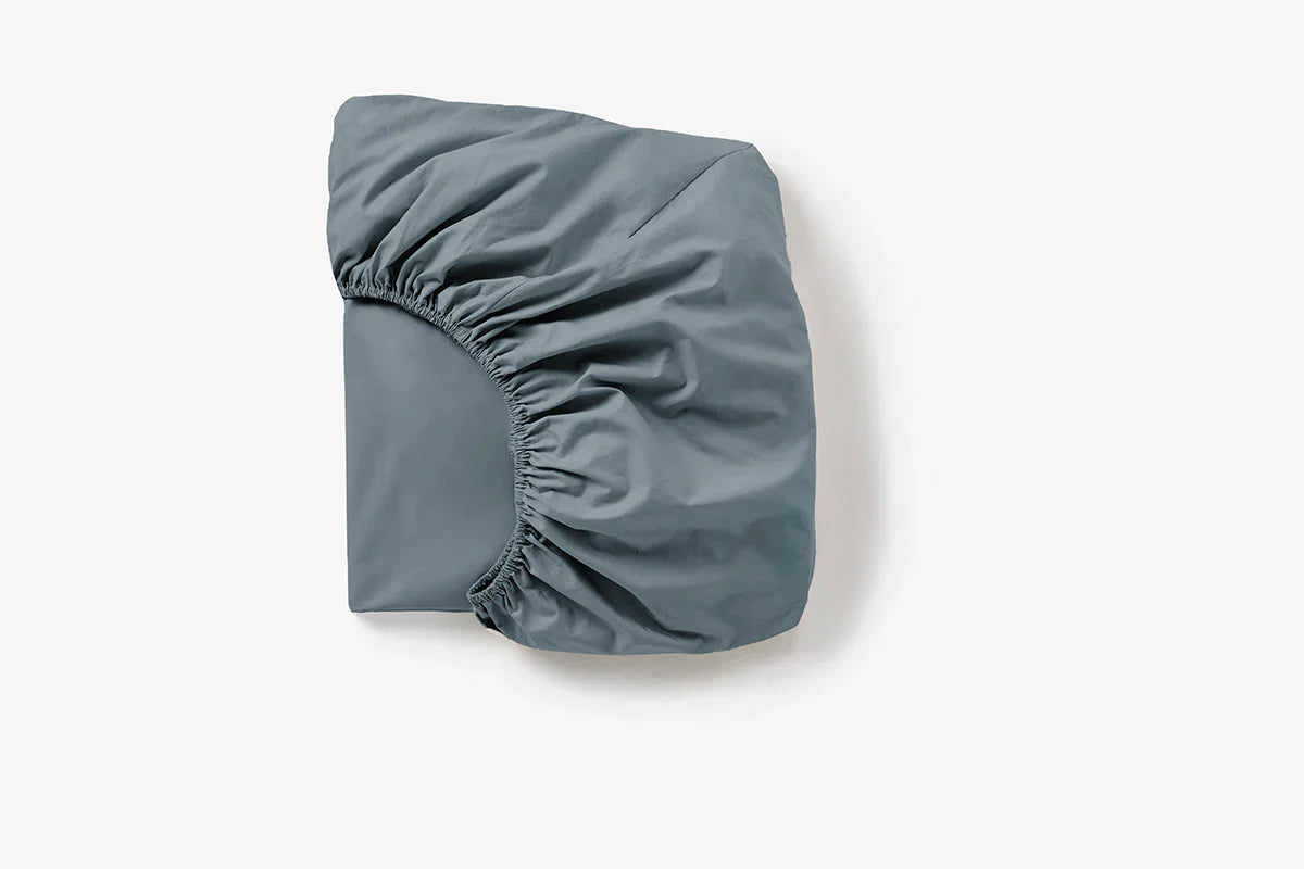 Premium Organic Cotton Sateen Fitted Sheet - Ultra Soft Cloud-Like Comfort for Queen Size Bed - Perfect for Luxury Bedrooms, Guest Rooms & Airbnb Stays