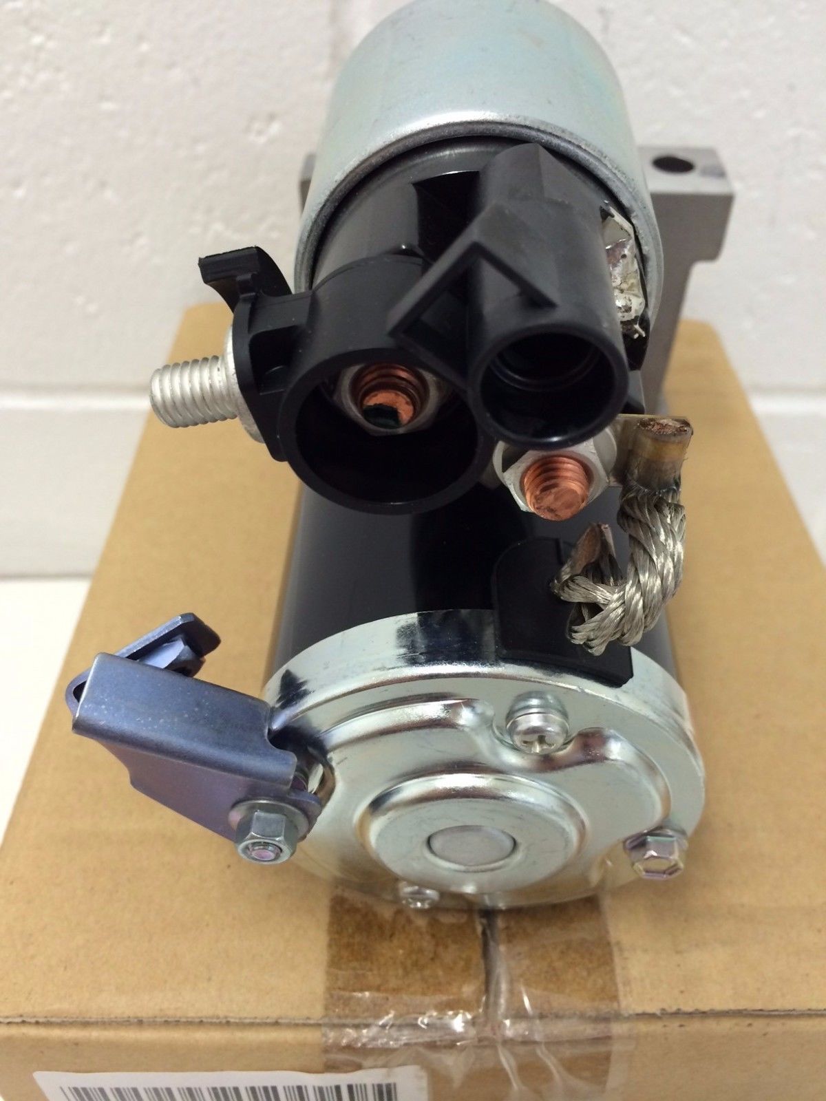 Holden Commodore Starter Motor VF WN Compatible with All V8 Engines 2017 OEM Part #92279386 - Perfect for Engine Repairs & Replacements