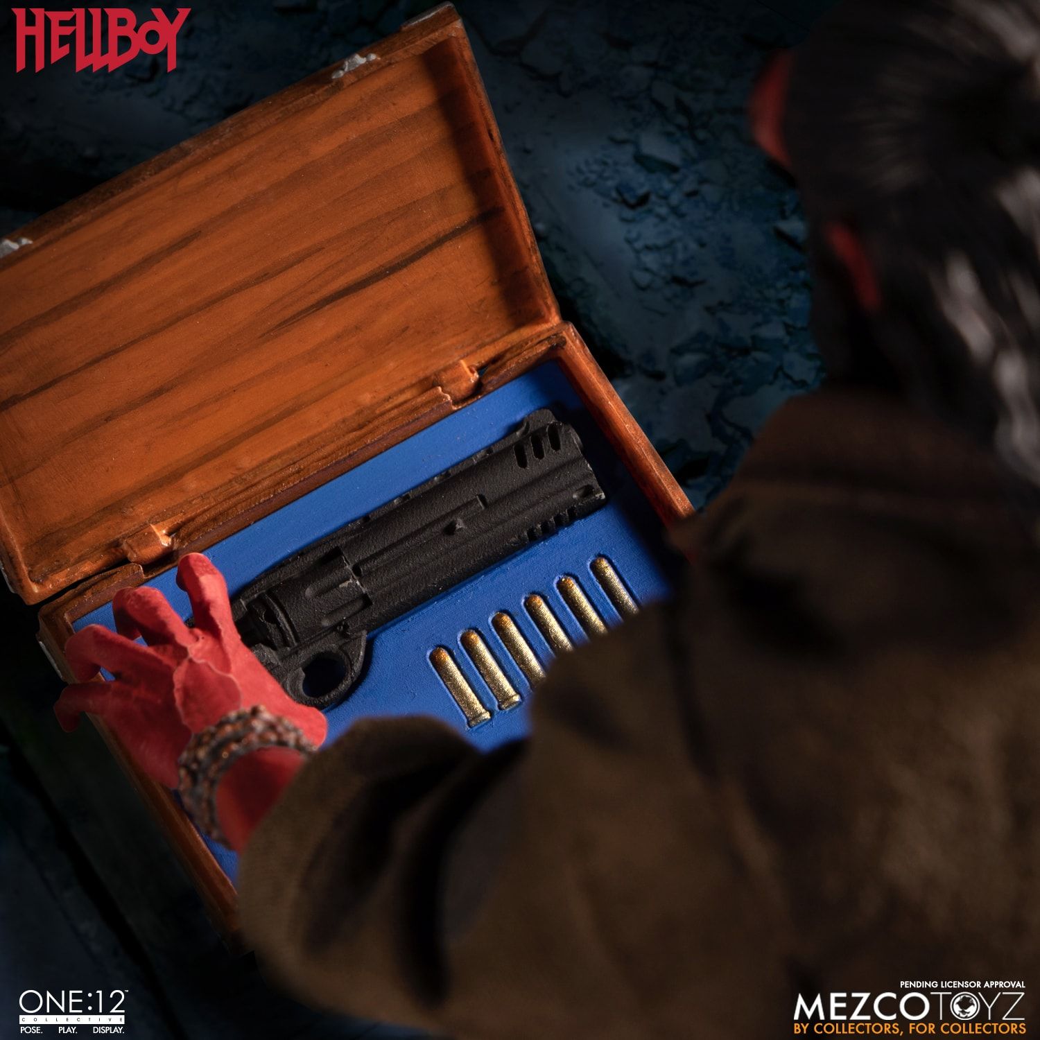 Mezco Toyz One:12 Collective Hellboy 1/12 Scale Action Figure (2019 Movie Version) - Premium Collectible Toy for Display, Photography & Comic Book Fans