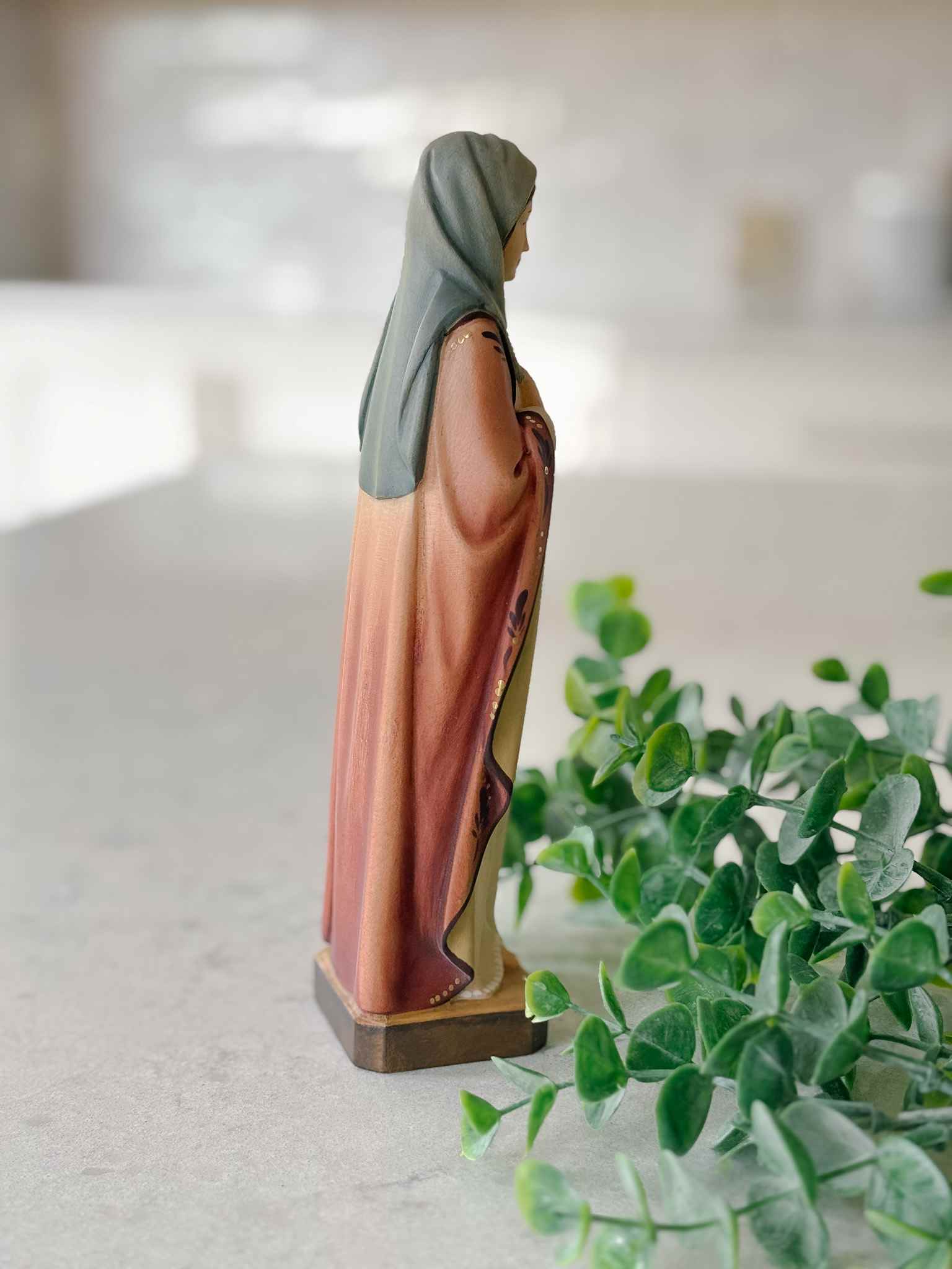 Mary Tabernacle of Love Statue - Religious Home Decor, Catholic Gifts for Women, Christian Statue for Prayer Altar & Meditation - Perfect for Church, Home Chapel, or Spiritual Retreat
