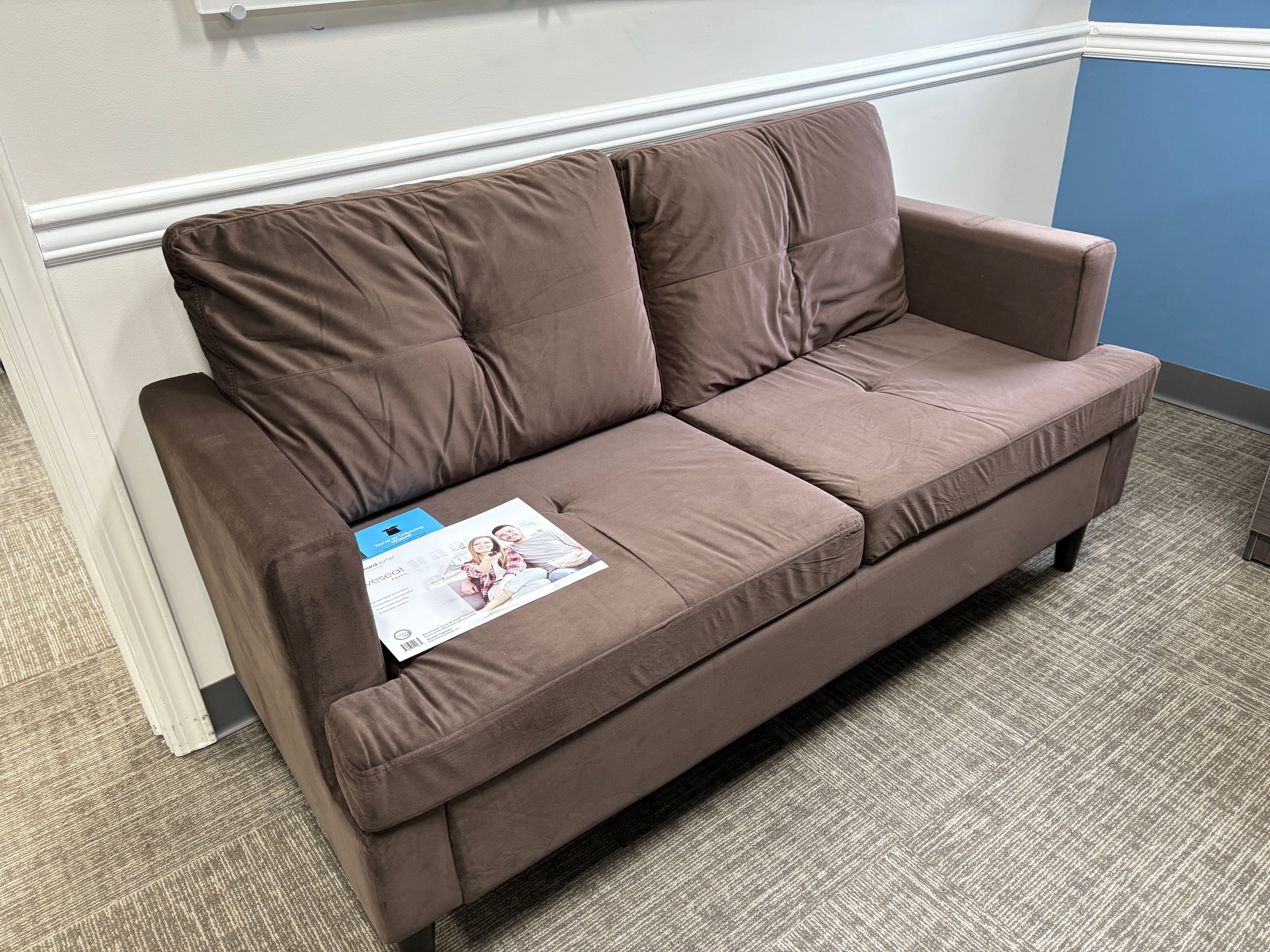 Comfortable Modern Love Seat Sofa for Small Spaces - Perfect for Living Room, Bedroom, or Apartment Decor