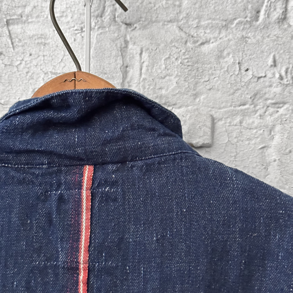 Stylish Blue Denim Jacket for Women & Men - Vintage Washed Denim Jacket with Front Pockets - Perfect for Casual Outfits, Streetwear & Fall Layering