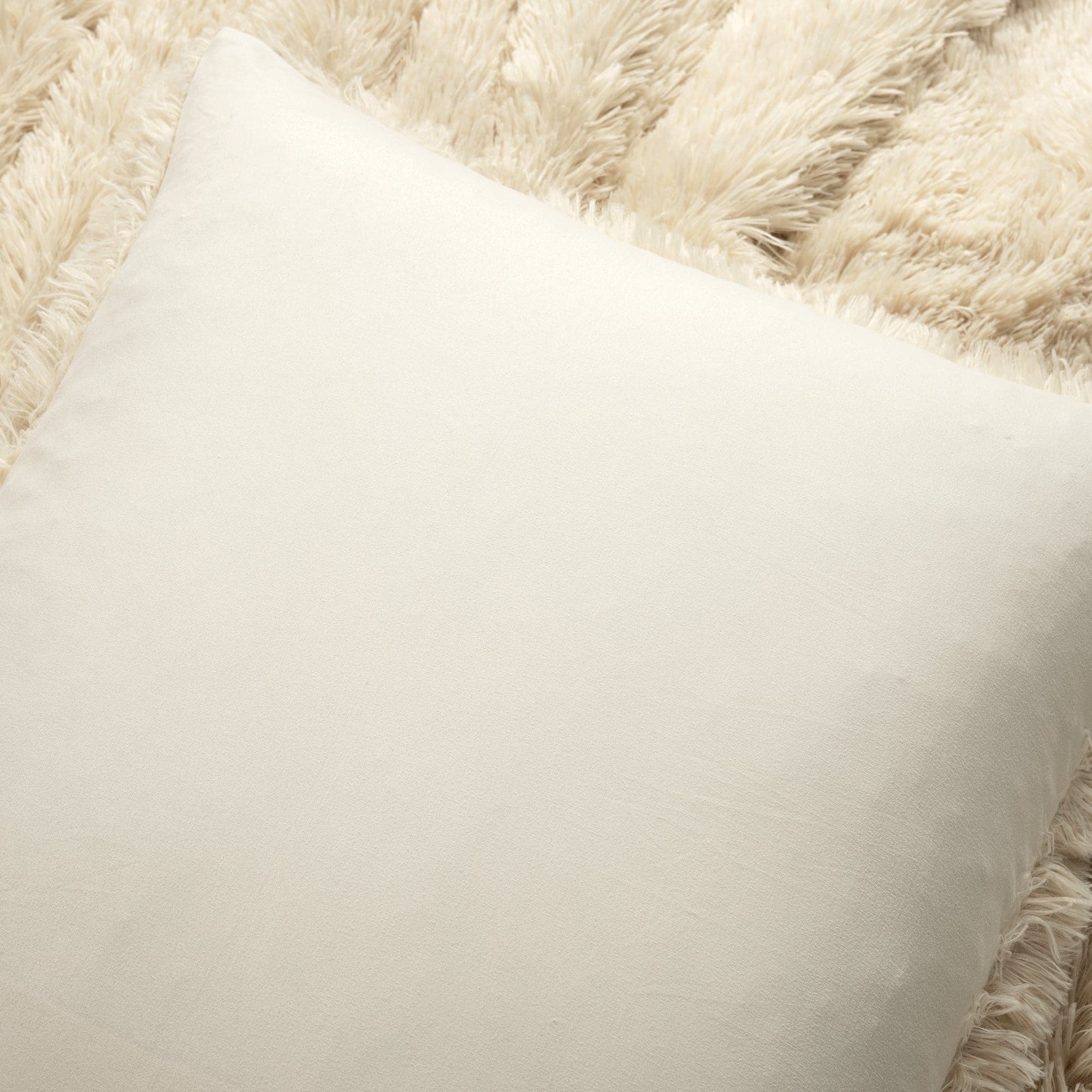 Emma Faux Fur Comforter Set - Soft & Luxurious Bedding Collection for Winter - Queen/King Size - Perfect for Cozy Bedrooms, Guest Rooms & Winter Home Decor