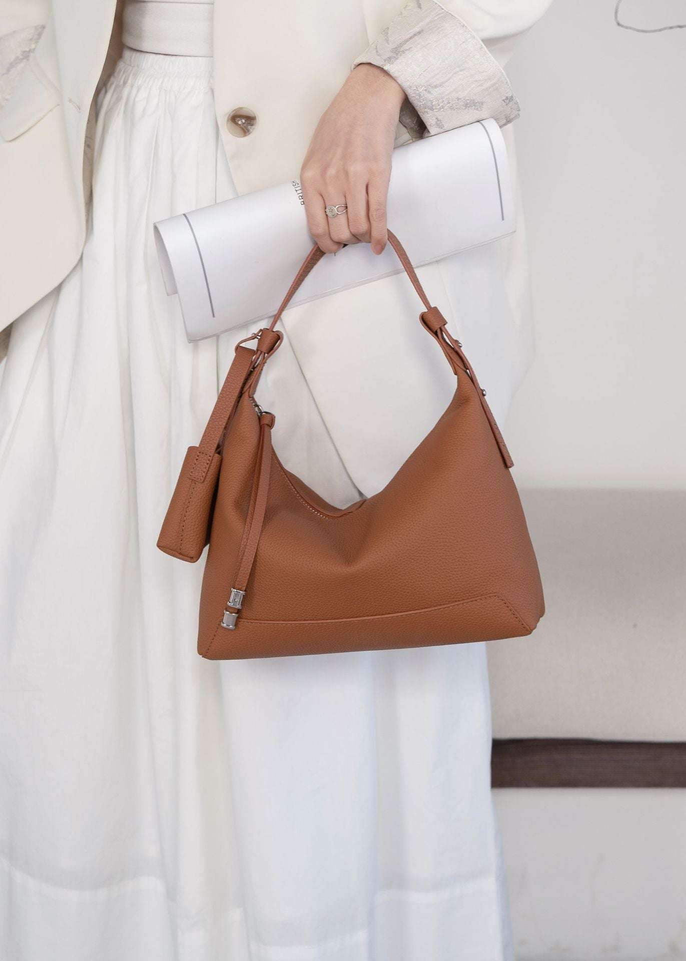 Stylish & Flexible Shoulder Bag for Women & Men - Perfect for Travel, Work, Gym & Everyday Use