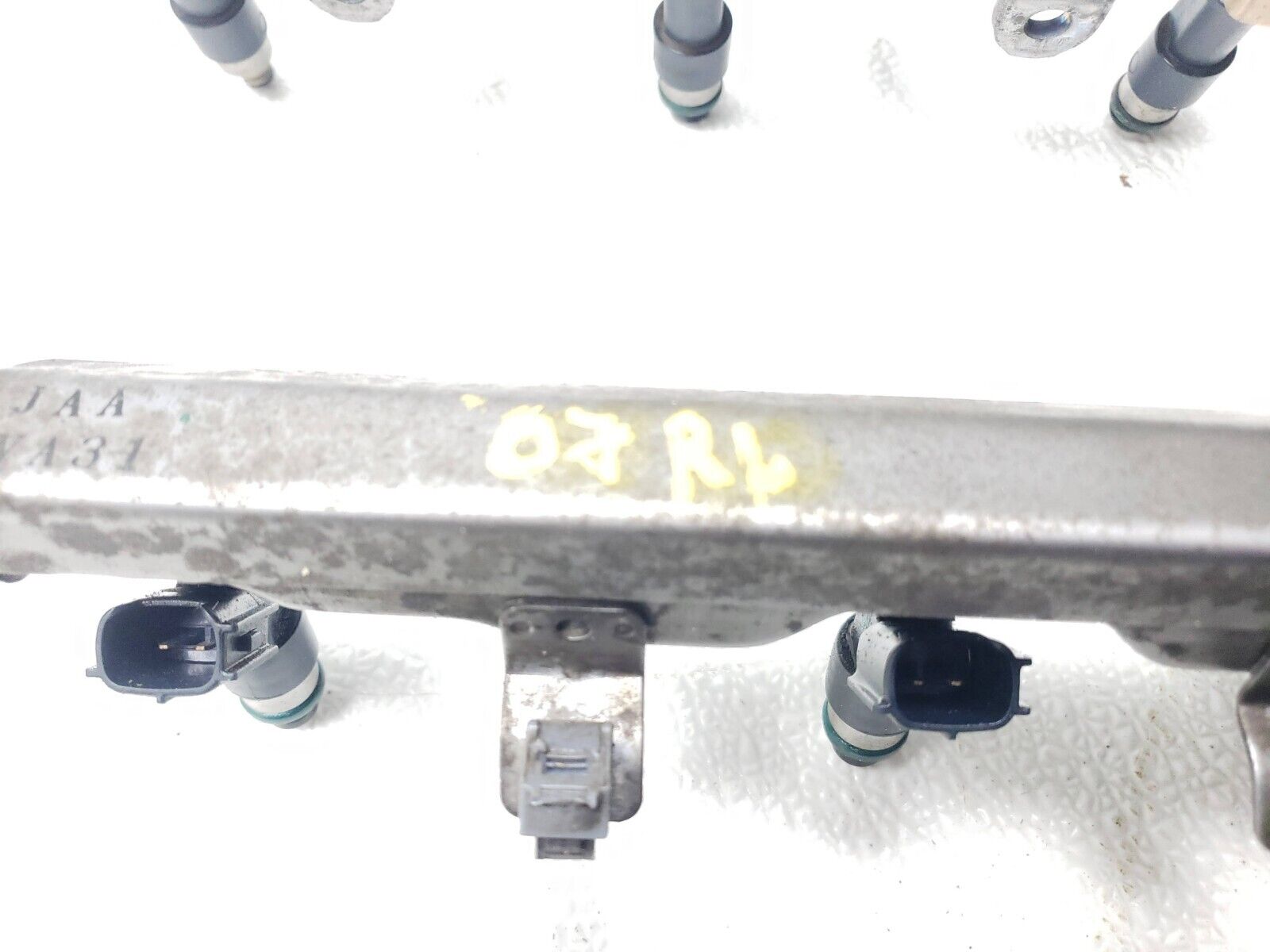 05-08 Acura RL 3.5L Fuel Rail with Injectors OEM Replacement Part - Compatible with 2005 2006 2007 2008 Acura RL Models - Perfect for Engine Performance Upgrades & Fuel System Repairs