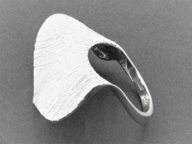 Elegant Silver Wave Ring for Women - Medium Size Stackable Boho Jewelry - Perfect for Casual Wear, Beach Outfits & Layering