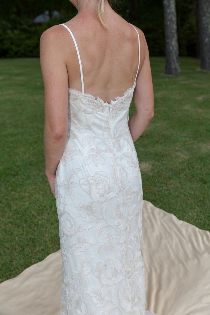 BHLDN Tadashi Shoji Montana Wedding Dress - Elegant Lace Bridal Gown for Bride, Perfect for Church Ceremony & Outdoor Wedding Photos