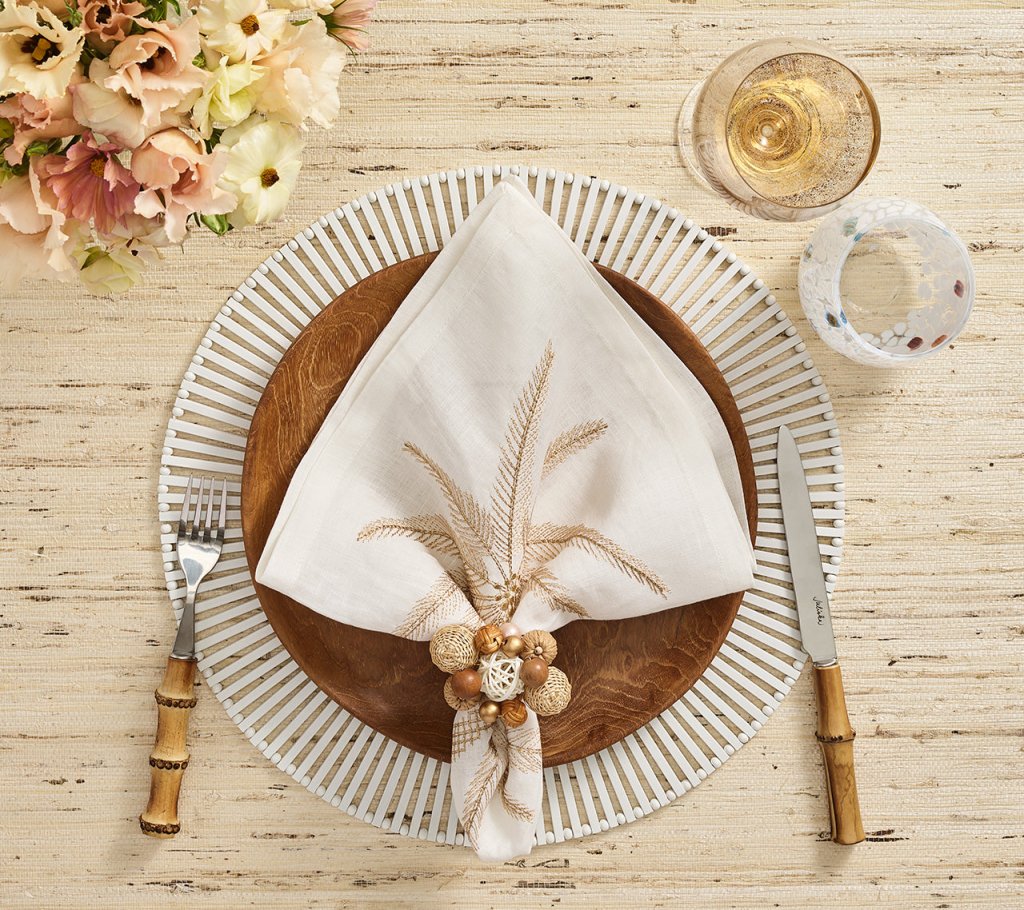 Elegant Reed Napkin Rings Set of 4 - Rustic Table Decor for Wedding, Dinner Party & Holiday Place Settings - Natural Woven Placemat Rings for Stylish Dining Table Accessories