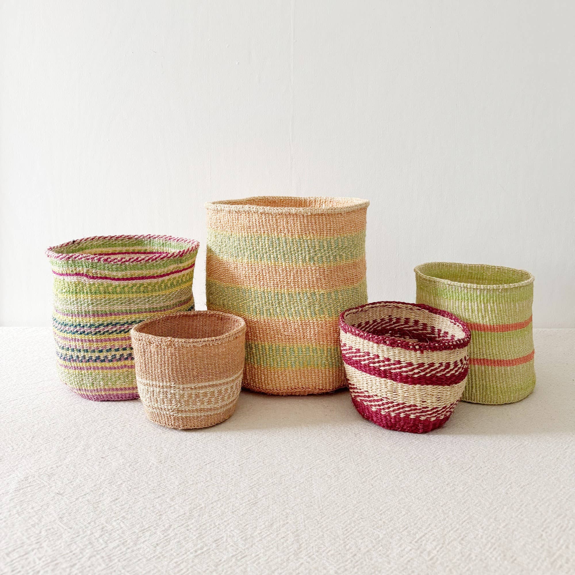 Stylish Fine Weave Basket - Handwoven Natural Rattan Storage Basket for Home Organization | Perfect for Laundry, Toys, Blankets & Decor
