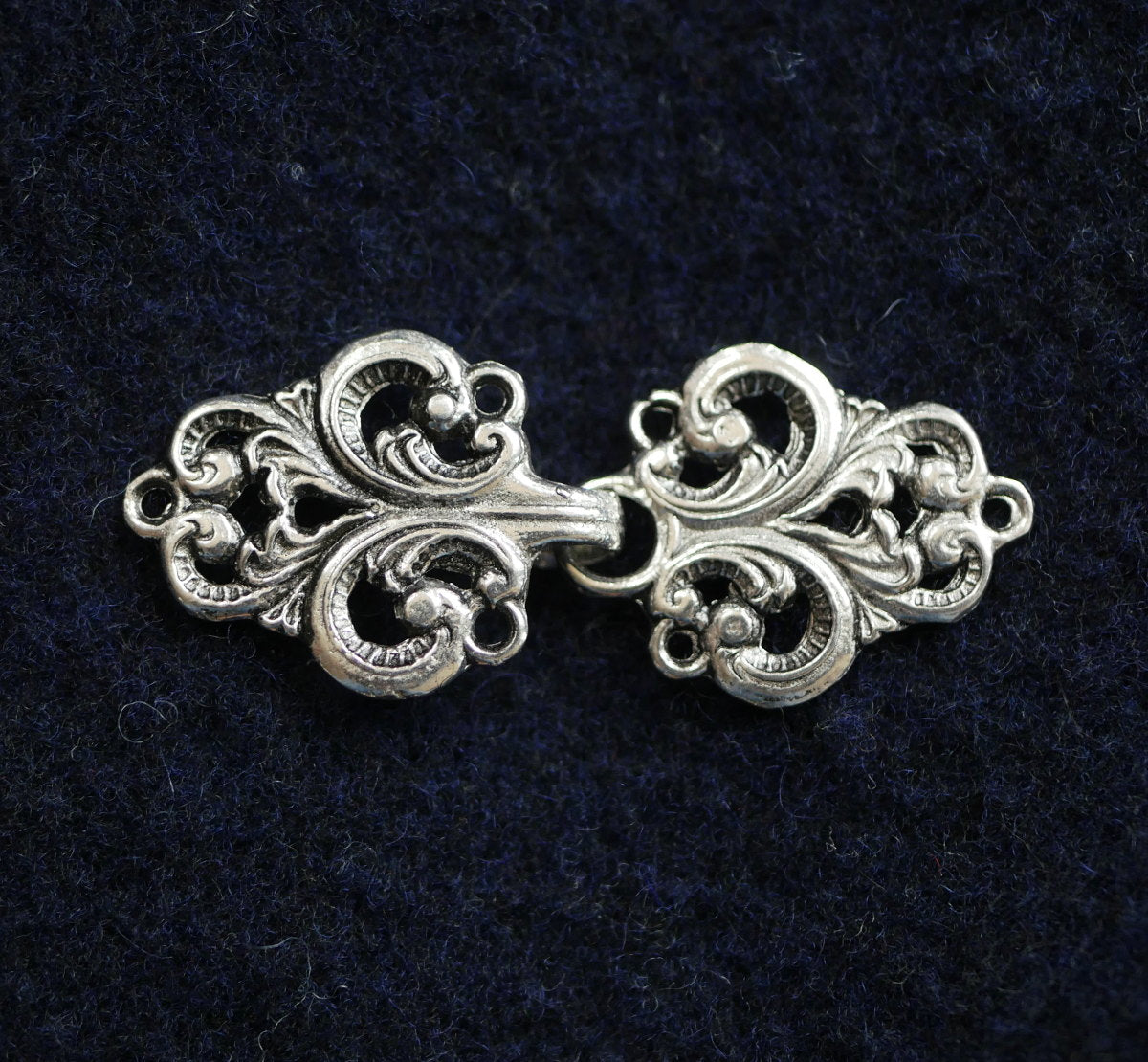 Vintage Style D Cloak Clasps - Medieval Costume Accessories for Renaissance Fairs, LARP & Cosplay