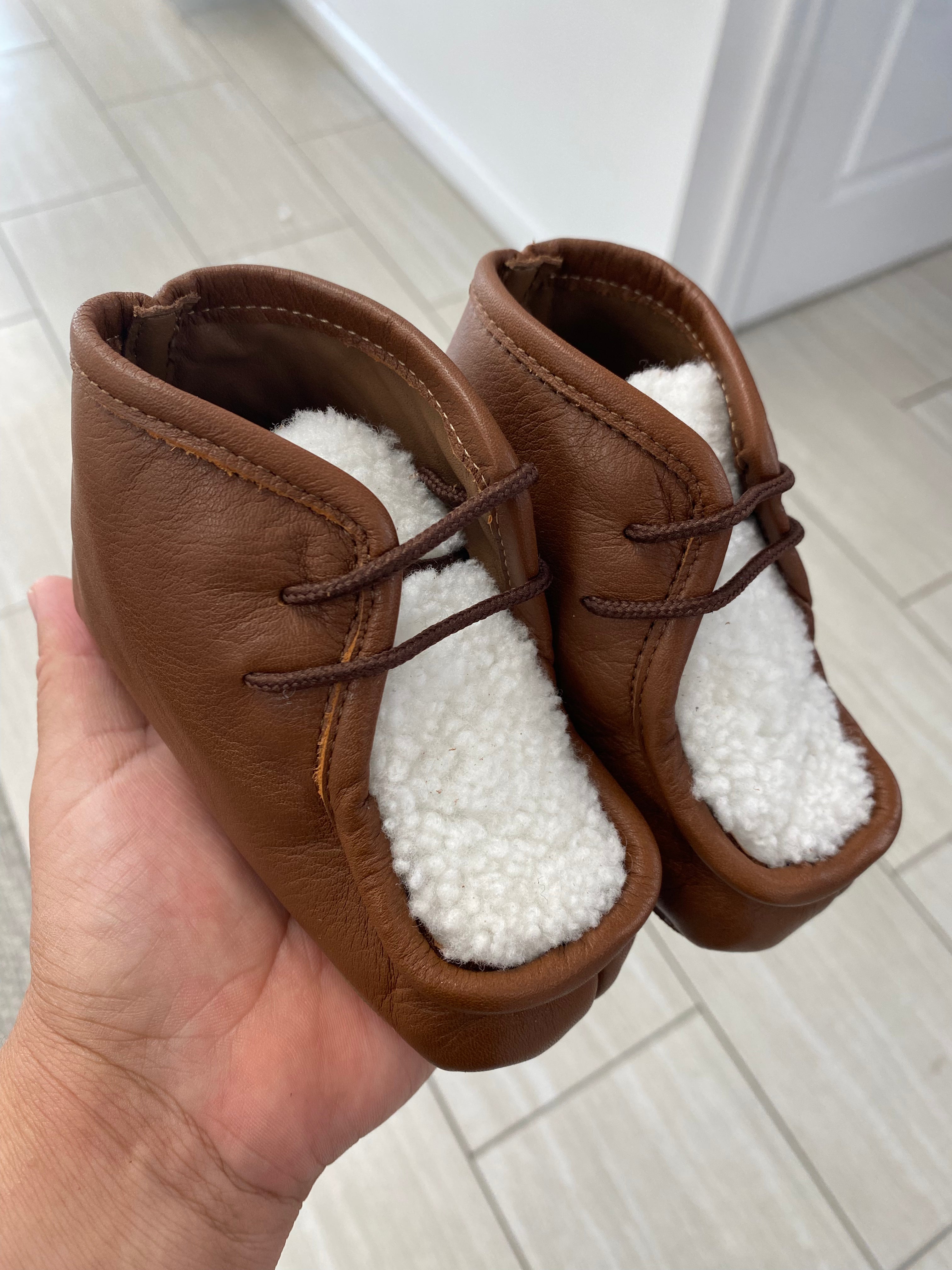 Pepe Brown and White Shearling Softsole Baby Shoes - Warm & Cozy for Newborns & Toddlers - Perfect for Winter, Indoor & Outdoor Use