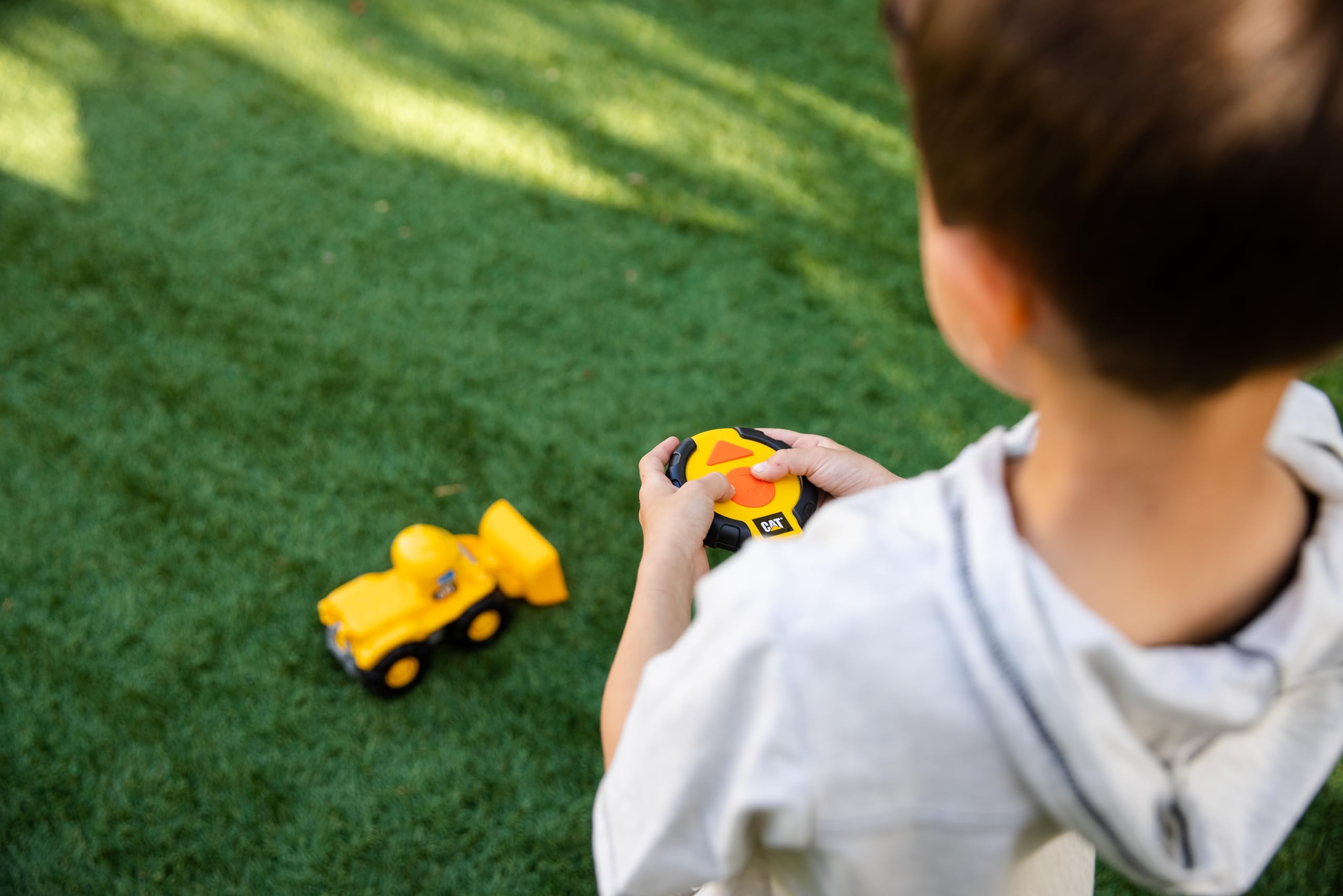 CAT Construction Toy RC Remote Control Loader Truck - 10.5 Inch Heavy Duty Construction Vehicle with Child-Friendly Controller, Stowable Remote & Working Headlights (Batteries Included) - Perfect for Kids' Indoor Play & Construction-Themed Birthday Gifts