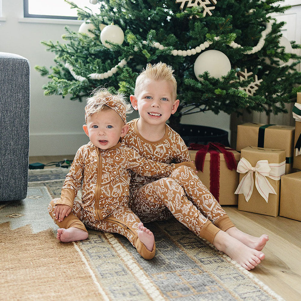 Organic Bamboo Cozy Set - Soft & Breathable Gingerbread Print Pajamas for Women & Men | Perfect for Christmas, Winter Nights & Holiday Gifting