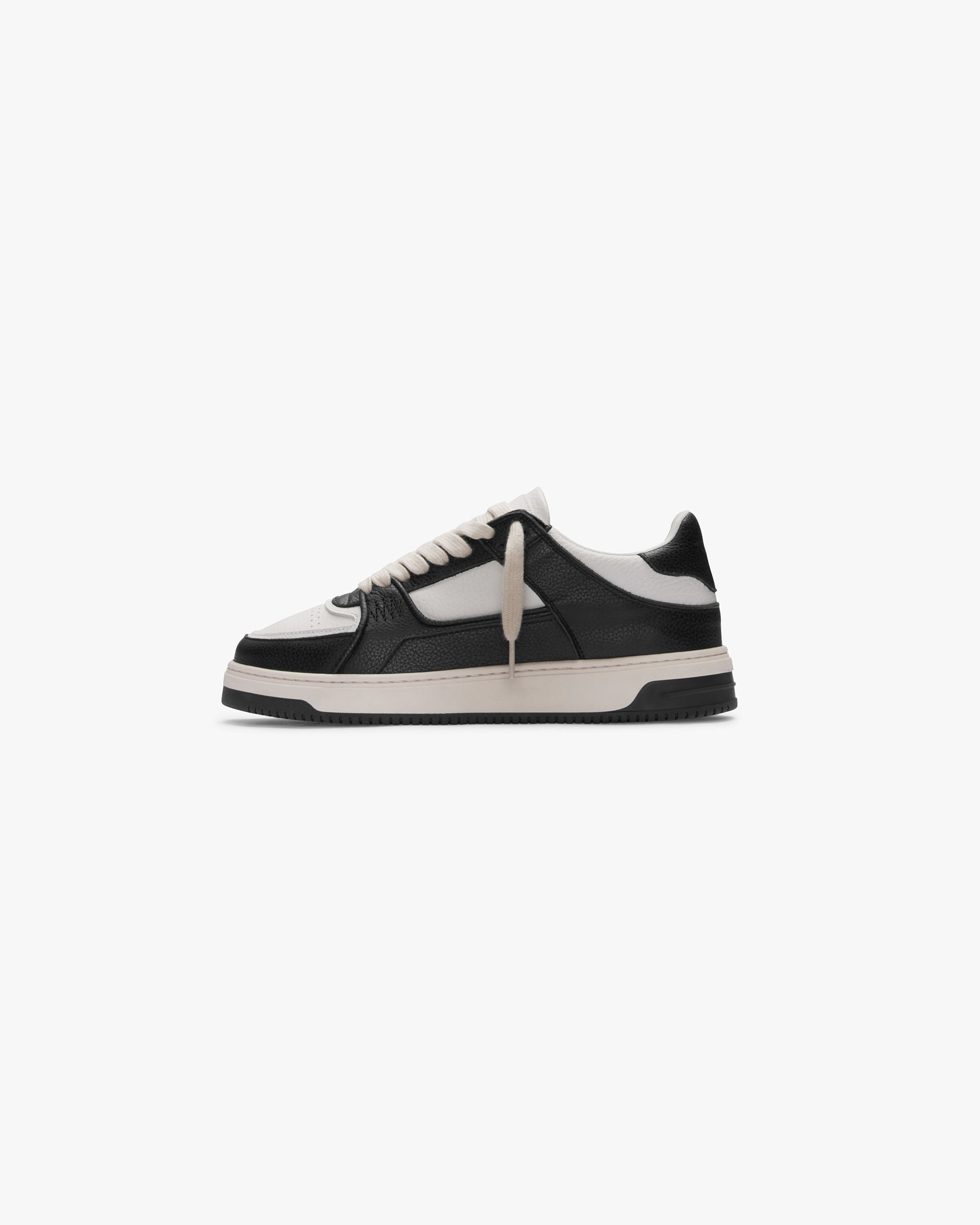 Apex Black Vintage White Sneakers - Retro Style Casual Shoes for Men & Women - Perfect for Streetwear, Urban Fashion, and Everyday Wear