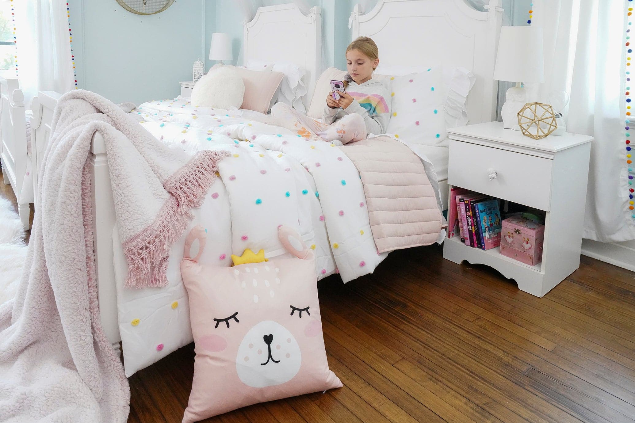 Soft Stripe All Season Quilt Coverlet Set - Lightweight Bedding for Year-Round Comfort - Perfect for Master Bedroom, Guest Room & Cozy Home Decor
