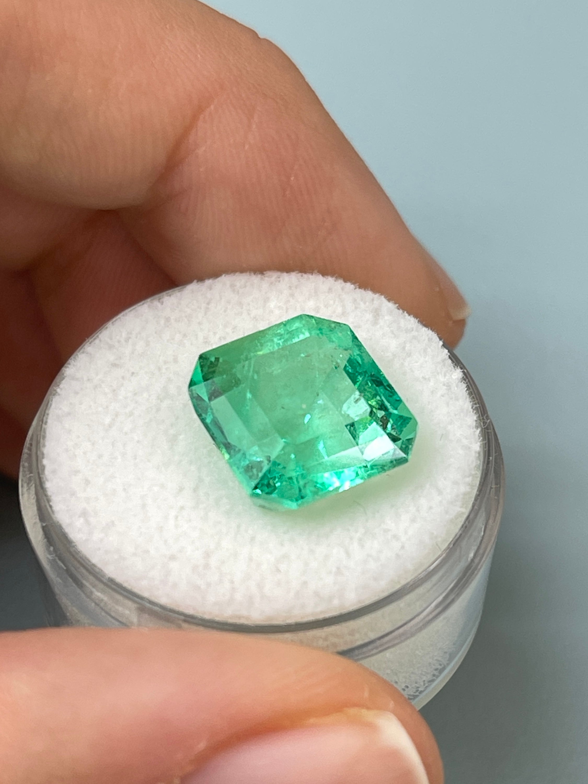 8.01 Carat Natural Colombian Emerald - Loose Asscher Cut Gemstone (12.5x11.5mm) - Vivid Green Color for Jewelry Making & Luxury Gifts