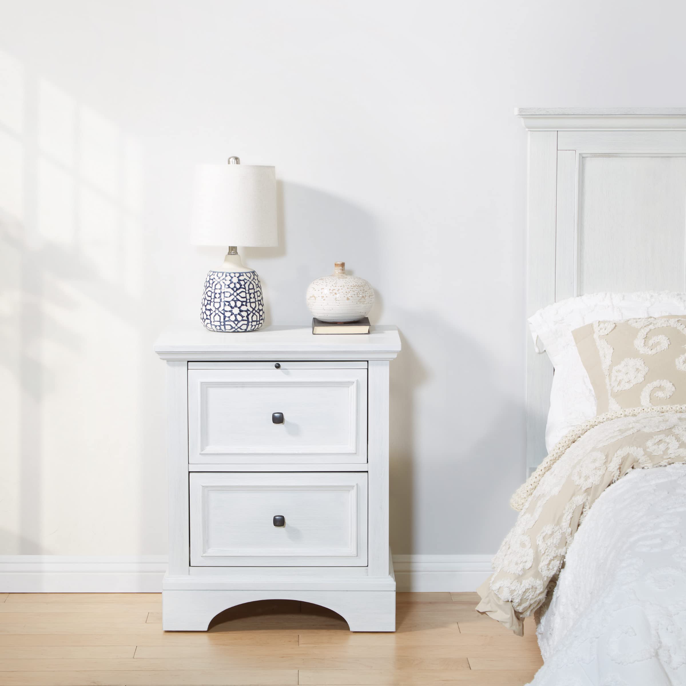 Farmhouse Queen Bedroom Set with Headboard & Nightstands - Rustic White for Cozy Home Decor