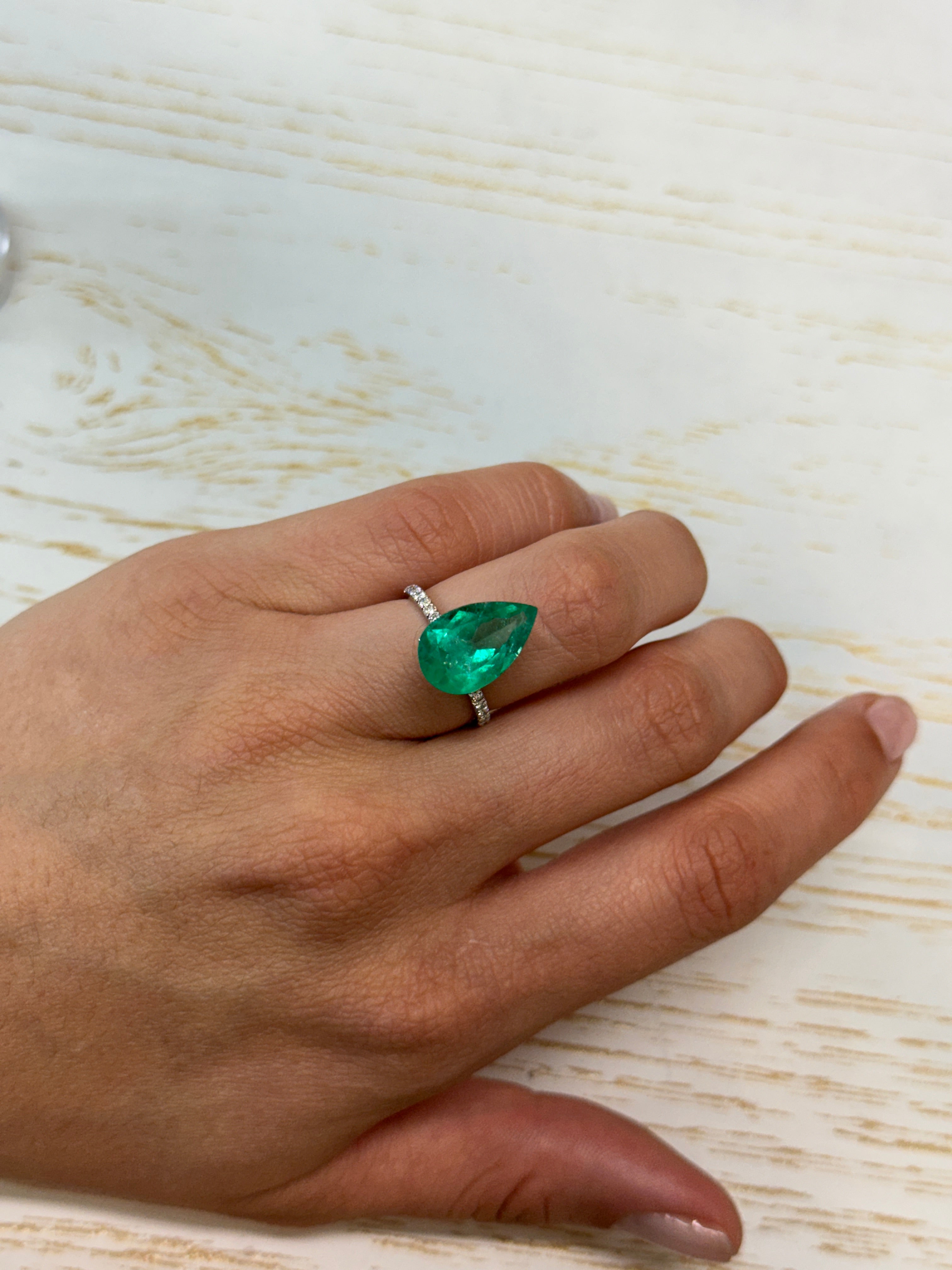 5.27 Carat 16x10mm Medium Green Natural Loose Colombian Emerald Pear Cut Gemstone for Jewelry Making, Engagement Rings & Luxury Gifts