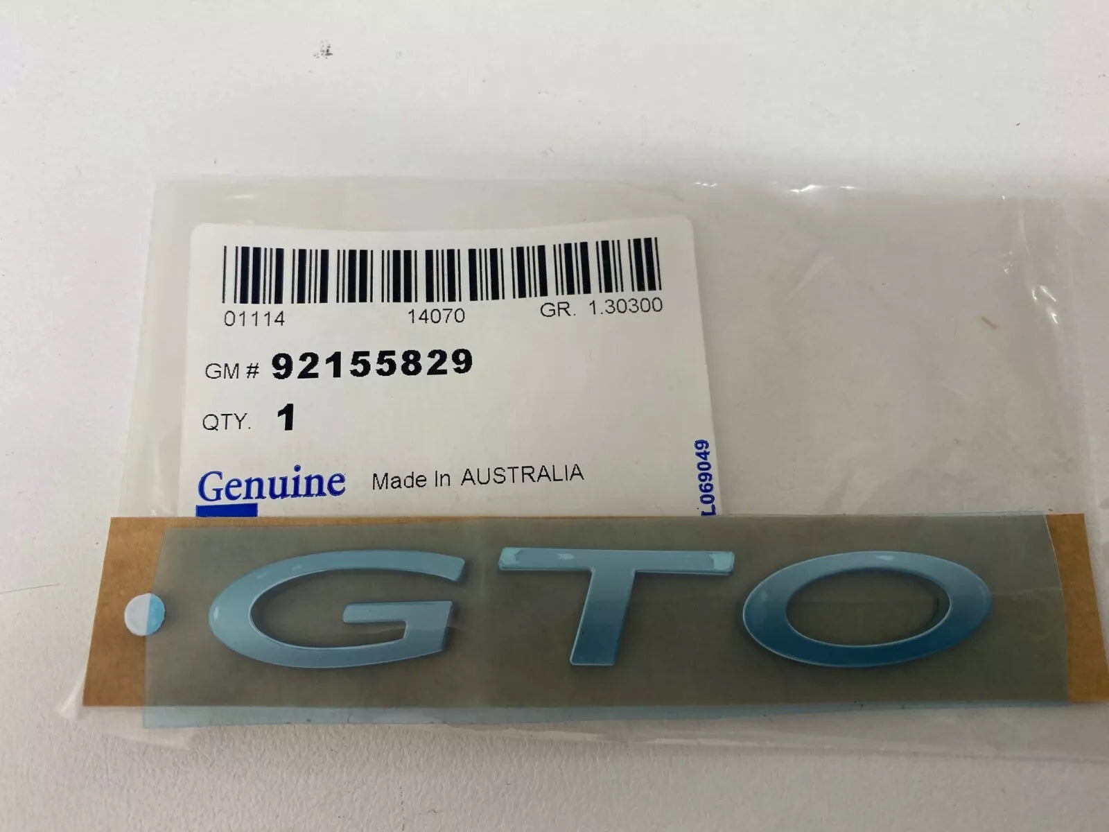 2004-2006 Pontiac GTO OEM Front Grille with Badge - Authentic Replacement Part for Muscle Car Restoration & Customization