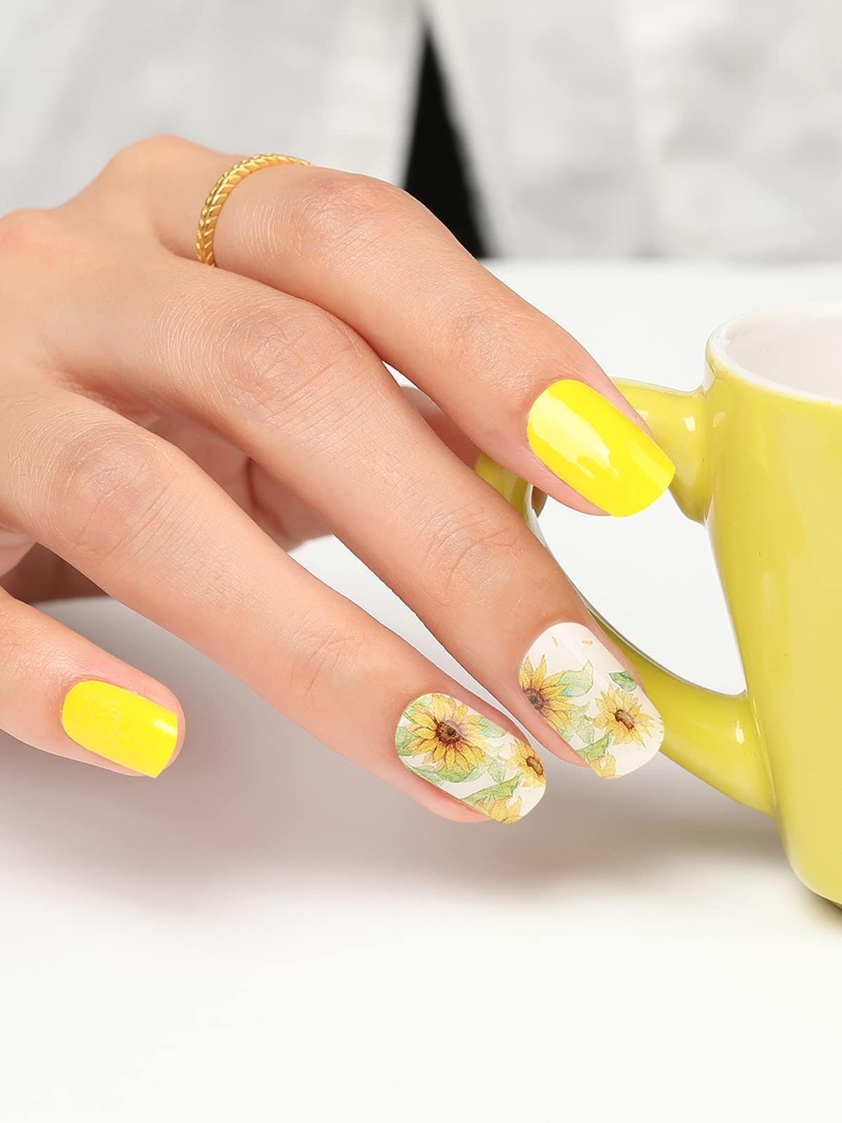Kalolary Sunflower Gel Nail Polish Strips - Daisy Nail Art Stickers Kit for Summer Manicure | Includes Cuticle Pusher & Nail File | Perfect for Vacation, Beach Trips & Summer Parties