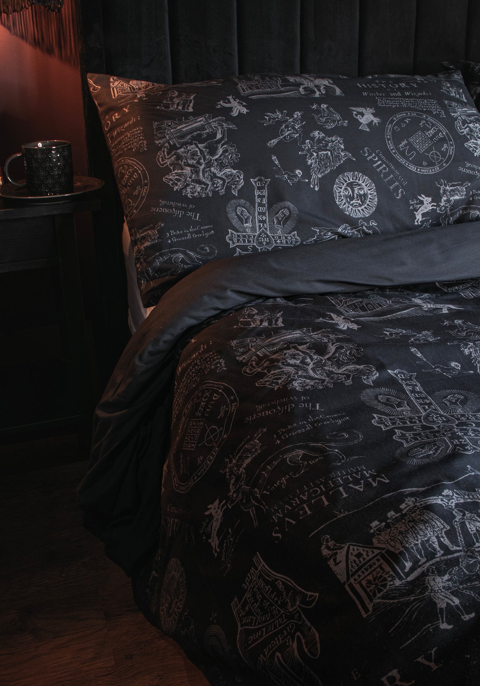 Heresy Woodcut Print Cotton Bedding Set King Size - Soft Luxury Bed Sheets for Master Bedroom - Perfect for Home Decor & Cozy Sleep