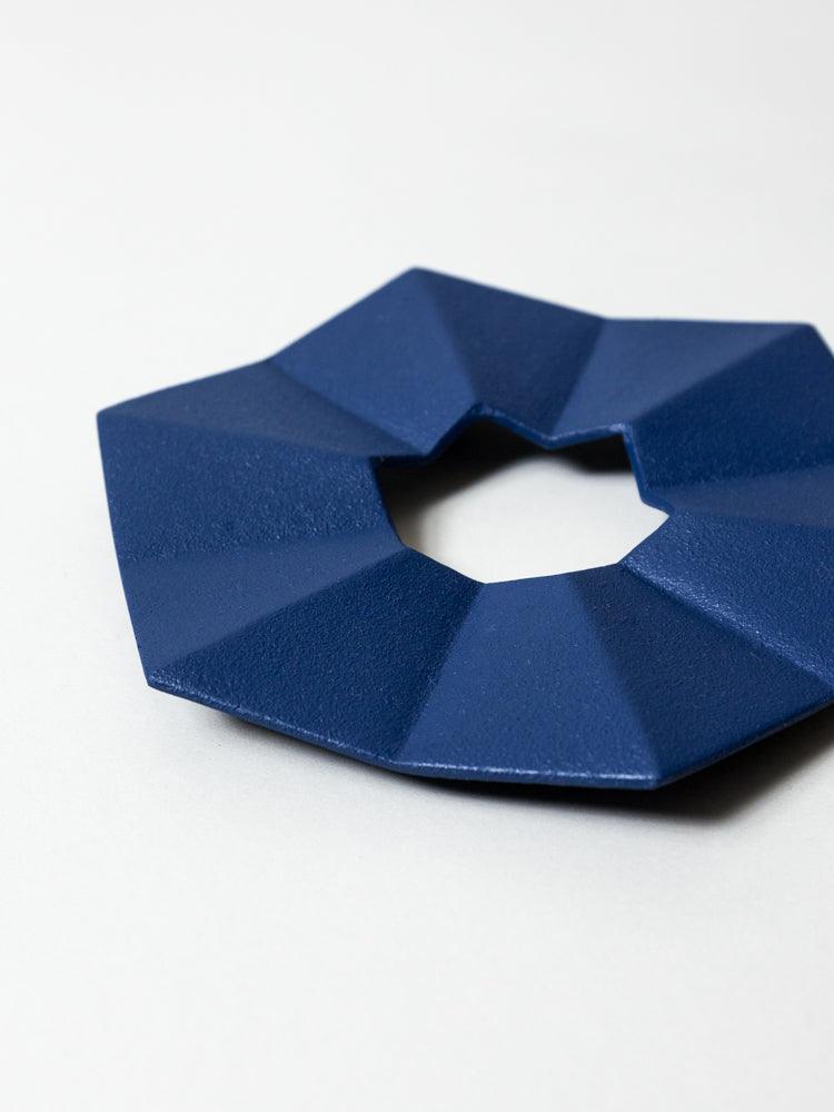 Iwachu Cast Iron Trivet - Origami Blue Design - Heat Resistant Trivet for Pots & Pans - Perfect for Kitchen, Dining Table & Outdoor BBQ Use