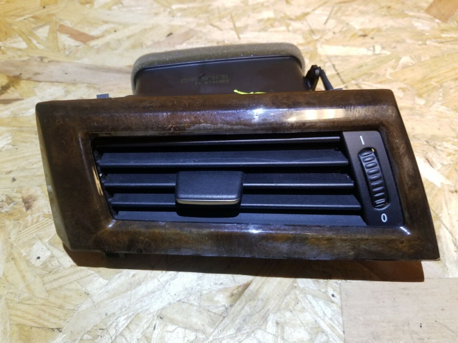2004-2007 BMW 530xi E60 Left Driver Side Front Dashboard Air Vent OEM 6910731 - Perfect for AC System Repair & Interior Restoration