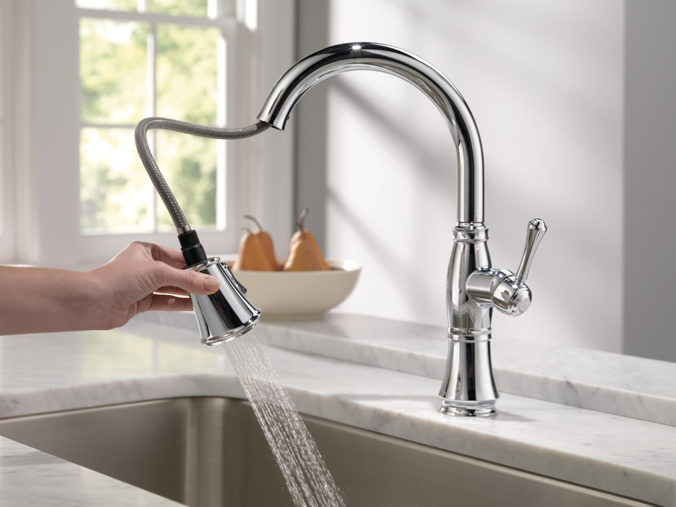 Delta Cassidy Pull Down Kitchen Faucet in Chrome - Magnetic Docking Sprayer with Lumicoat Finish (Model 9197-PR-DST) - Perfect for Modern Kitchens, Bar Sinks & Food Prep Stations