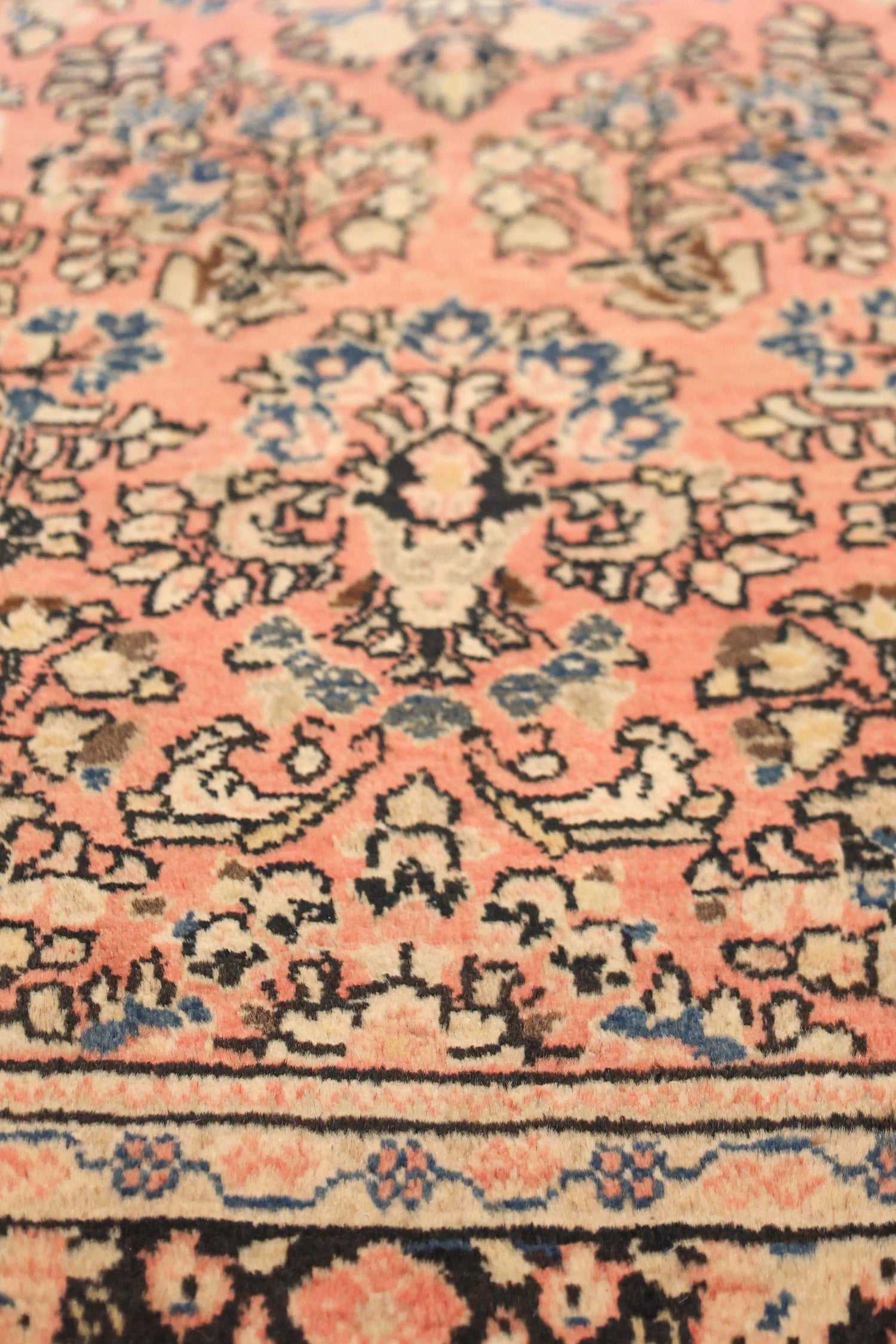 Antique Sarouk Handwoven Traditional Persian Rug - J72126 - Perfect for Living Room, Bedroom & Home Decor