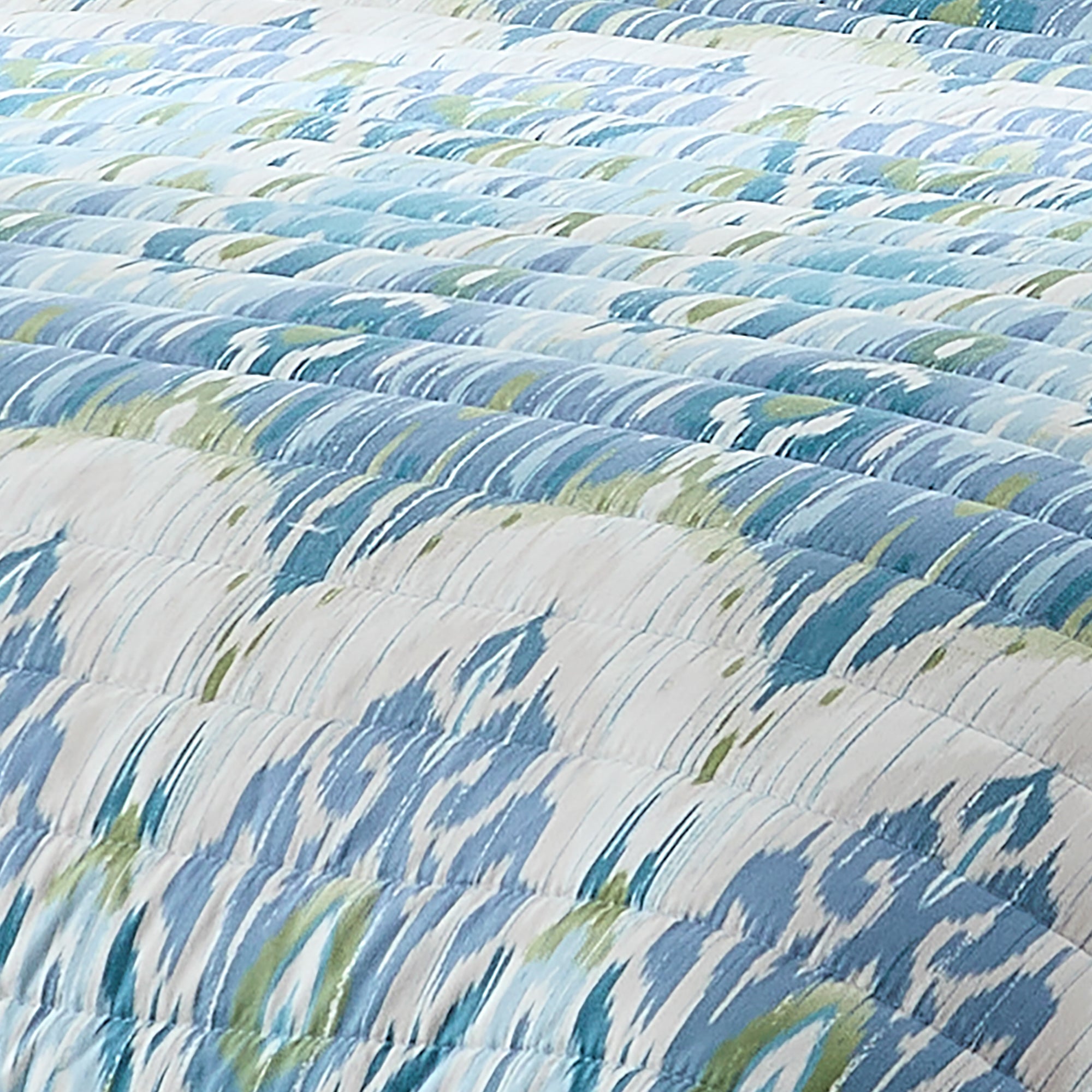 Stylish Ikat Drops Quilt Set - Queen Size Bedding with Matching Pillow Shams - Perfect for Boho Chic Bedroom Decor & Guest Room Makeover