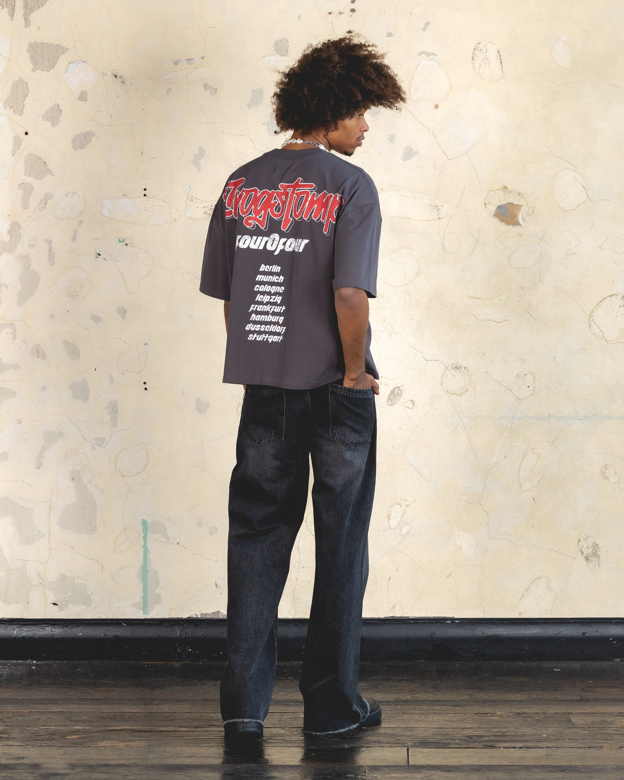 404 Frogstomp Cropped T-Shirt for Women - Soft Cotton Charcoal Grey Tee - Casual Streetwear & Music Festival Outfit
