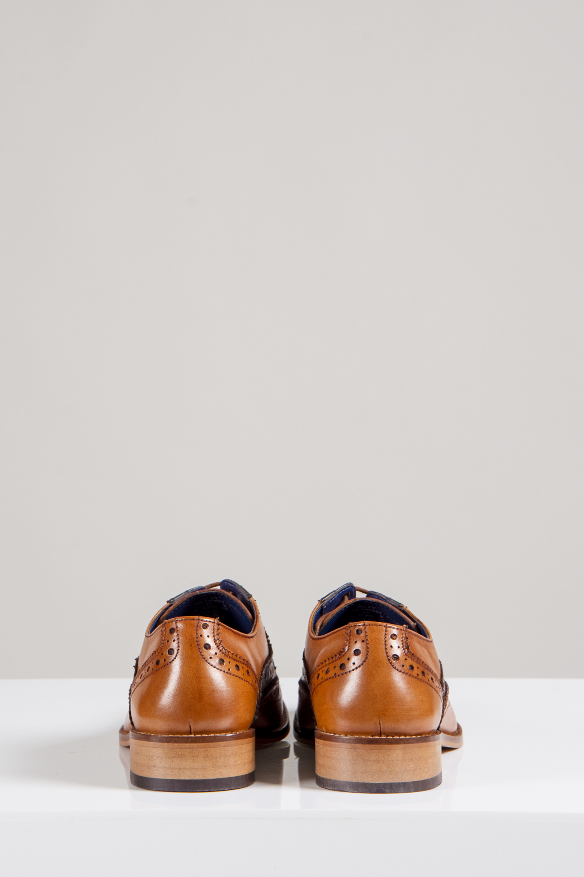 RILEY Tan & Navy Leather Oxford Brogue Shoes - Classic Contrast Wingtip Dress Shoes for Men | Perfect for Business, Weddings & Formal Occasions