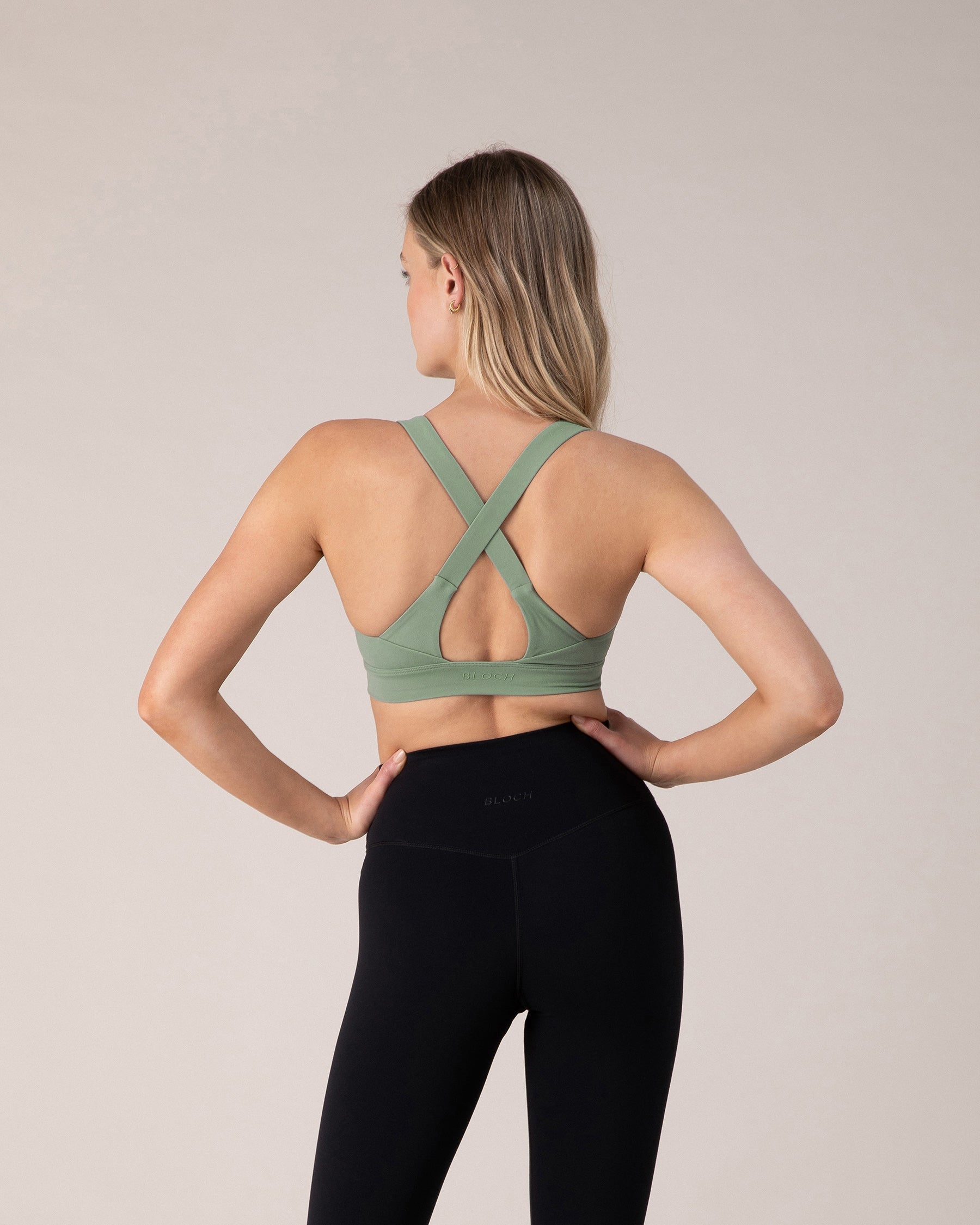 BLOCH Women's Criss Cross Sports Bra - Supportive Workout Top for Yoga, Running & Fitness - Comfortable & Breathable Activewear